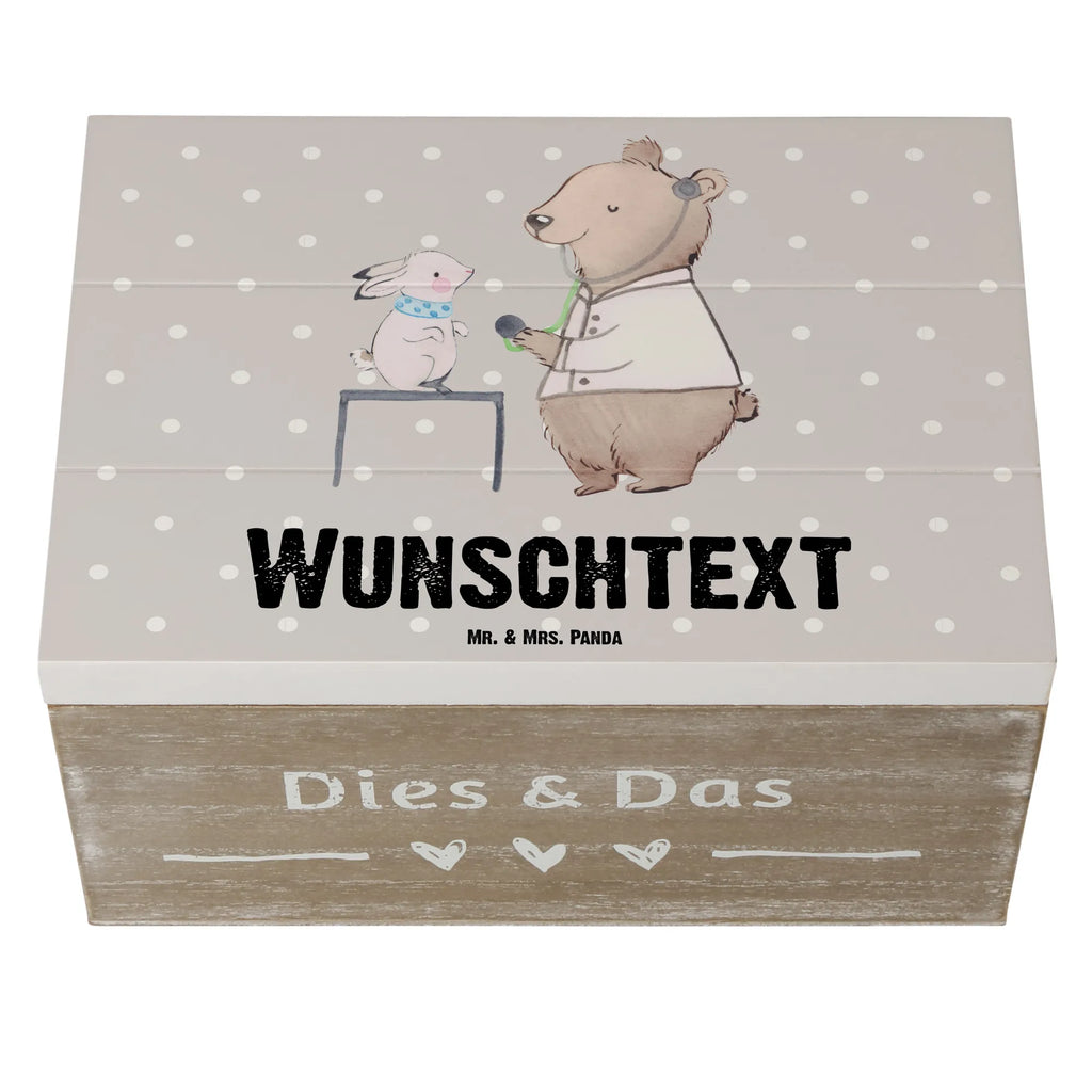 Personalisierte Holzkiste Tierarzt mit Herz Holzkiste mit Namen, Kiste mit Namen, Schatzkiste mit Namen, Truhe mit Namen, Schatulle mit Namen, Erinnerungsbox mit Namen, Erinnerungskiste, mit Namen, Dekokiste mit Namen, Aufbewahrungsbox mit Namen, Holzkiste Personalisiert, Kiste Personalisiert, Schatzkiste Personalisiert, Truhe Personalisiert, Schatulle Personalisiert, Erinnerungsbox Personalisiert, Erinnerungskiste Personalisiert, Dekokiste Personalisiert, Aufbewahrungsbox Personalisiert, Geschenkbox personalisiert, GEschenkdose personalisiert, Beruf, Ausbildung, Jubiläum, Abschied, Rente, Kollege, Kollegin, Geschenk, Schenken, Arbeitskollege, Mitarbeiter, Firma, Danke, Dankeschön