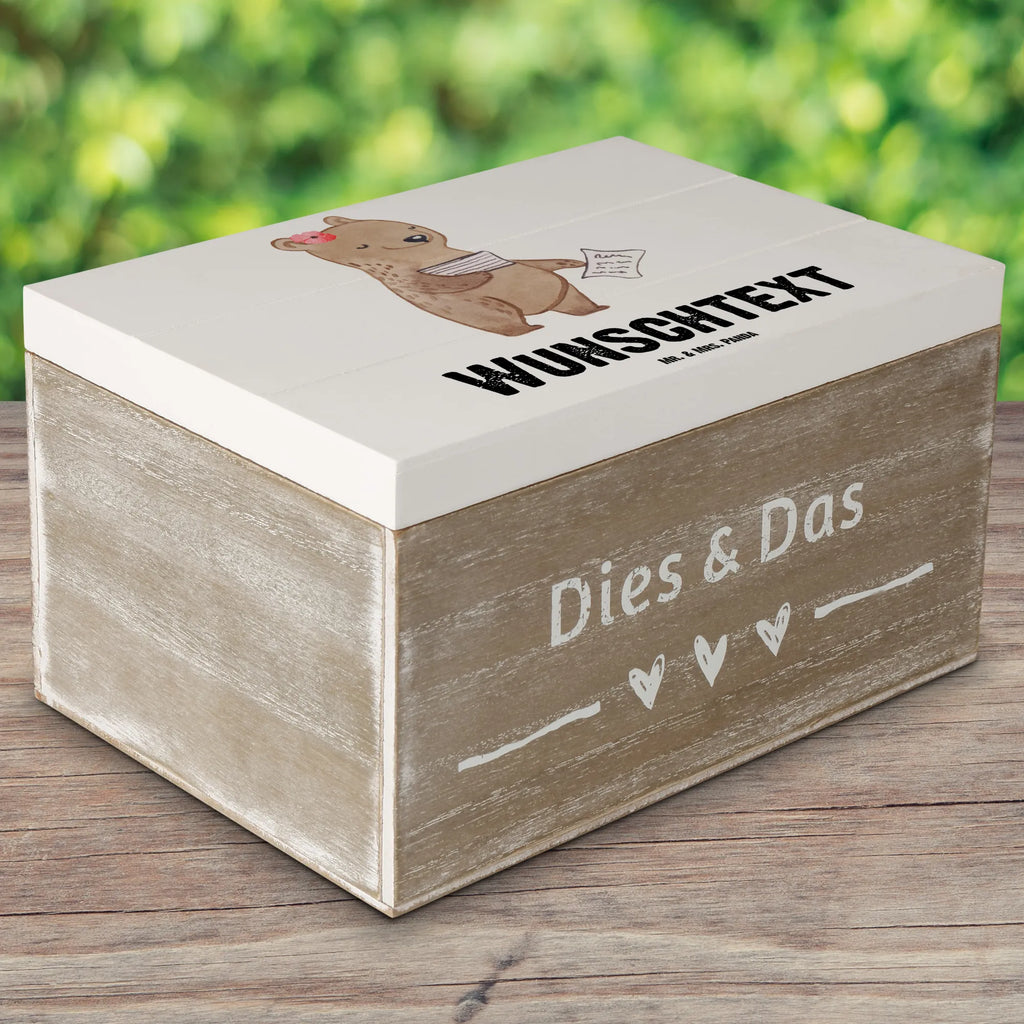 Personalisierte Holzkiste Buchhalterin mit Herz Holzkiste mit Namen, Kiste mit Namen, Schatzkiste mit Namen, Truhe mit Namen, Schatulle mit Namen, Erinnerungsbox mit Namen, Erinnerungskiste, mit Namen, Dekokiste mit Namen, Aufbewahrungsbox mit Namen, Holzkiste Personalisiert, Kiste Personalisiert, Schatzkiste Personalisiert, Truhe Personalisiert, Schatulle Personalisiert, Erinnerungsbox Personalisiert, Erinnerungskiste Personalisiert, Dekokiste Personalisiert, Aufbewahrungsbox Personalisiert, Geschenkbox personalisiert, GEschenkdose personalisiert, Beruf, Ausbildung, Jubiläum, Abschied, Rente, Kollege, Kollegin, Geschenk, Schenken, Arbeitskollege, Mitarbeiter, Firma, Danke, Dankeschön, Buchhalter, in Bürojob, Backoffice Mitarbeiterin, Angestellte