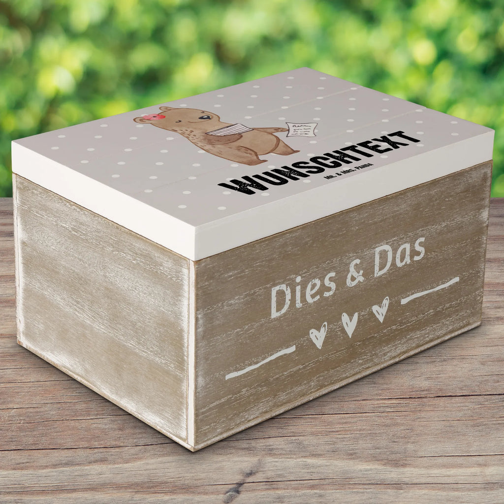 Personalisierte Holzkiste Buchhalterin mit Herz Holzkiste mit Namen, Kiste mit Namen, Schatzkiste mit Namen, Truhe mit Namen, Schatulle mit Namen, Erinnerungsbox mit Namen, Erinnerungskiste, mit Namen, Dekokiste mit Namen, Aufbewahrungsbox mit Namen, Holzkiste Personalisiert, Kiste Personalisiert, Schatzkiste Personalisiert, Truhe Personalisiert, Schatulle Personalisiert, Erinnerungsbox Personalisiert, Erinnerungskiste Personalisiert, Dekokiste Personalisiert, Aufbewahrungsbox Personalisiert, Geschenkbox personalisiert, GEschenkdose personalisiert, Beruf, Ausbildung, Jubiläum, Abschied, Rente, Kollege, Kollegin, Geschenk, Schenken, Arbeitskollege, Mitarbeiter, Firma, Danke, Dankeschön, Buchhalter, in Bürojob, Backoffice Mitarbeiterin, Angestellte