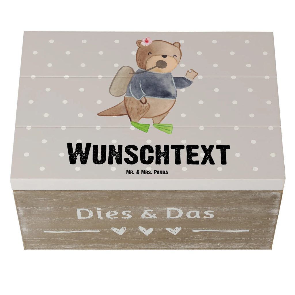 Personalisierte Holzkiste Taucherin Herz Holzkiste mit Namen, Kiste mit Namen, Schatzkiste mit Namen, Truhe mit Namen, Schatulle mit Namen, Erinnerungsbox mit Namen, Erinnerungskiste, mit Namen, Dekokiste mit Namen, Aufbewahrungsbox mit Namen, Holzkiste Personalisiert, Kiste Personalisiert, Schatzkiste Personalisiert, Truhe Personalisiert, Schatulle Personalisiert, Erinnerungsbox Personalisiert, Erinnerungskiste Personalisiert, Dekokiste Personalisiert, Aufbewahrungsbox Personalisiert, Geschenkbox personalisiert, GEschenkdose personalisiert, Beruf, Ausbildung, Jubiläum, Abschied, Rente, Kollege, Kollegin, Geschenk, Schenken, Arbeitskollege, Mitarbeiter, Firma, Danke, Dankeschön