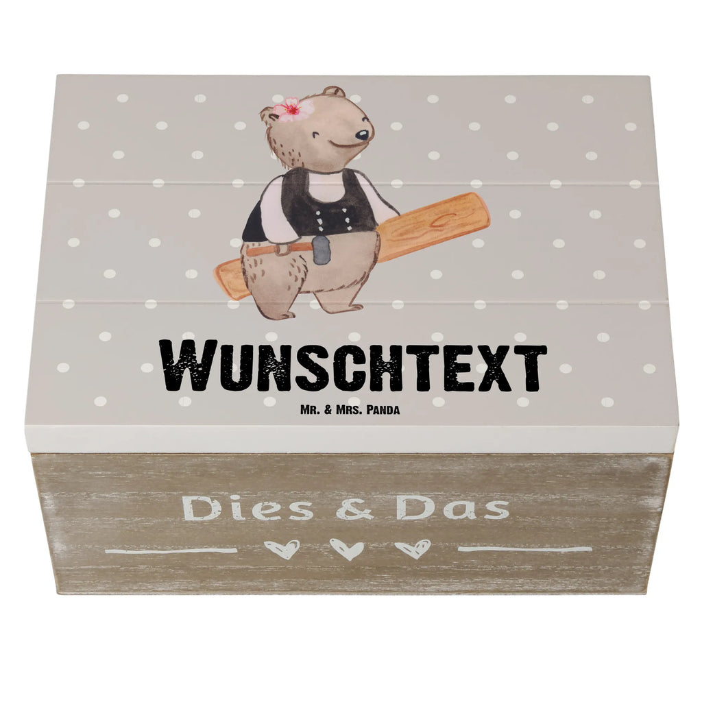 Personalisierte Holzkiste Zimmerfrau Herz Holzkiste mit Namen, Kiste mit Namen, Schatzkiste mit Namen, Truhe mit Namen, Schatulle mit Namen, Erinnerungsbox mit Namen, Erinnerungskiste, mit Namen, Dekokiste mit Namen, Aufbewahrungsbox mit Namen, Holzkiste Personalisiert, Kiste Personalisiert, Schatzkiste Personalisiert, Truhe Personalisiert, Schatulle Personalisiert, Erinnerungsbox Personalisiert, Erinnerungskiste Personalisiert, Dekokiste Personalisiert, Aufbewahrungsbox Personalisiert, Geschenkbox personalisiert, GEschenkdose personalisiert, Beruf, Ausbildung, Jubiläum, Abschied, Rente, Kollege, Kollegin, Geschenk, Schenken, Arbeitskollege, Mitarbeiter, Firma, Danke, Dankeschön