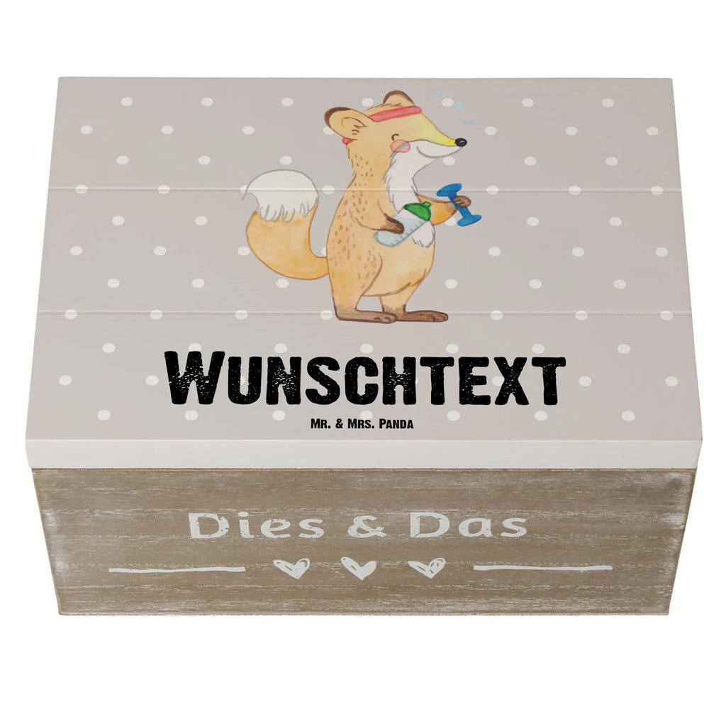 Personalisierte Holzkiste Fuchs Fitness Holzkiste mit Namen, Kiste mit Namen, Schatzkiste mit Namen, Truhe mit Namen, Schatulle mit Namen, Erinnerungsbox mit Namen, Erinnerungskiste, mit Namen, Dekokiste mit Namen, Aufbewahrungsbox mit Namen, Holzkiste Personalisiert, Kiste Personalisiert, Schatzkiste Personalisiert, Truhe Personalisiert, Schatulle Personalisiert, Erinnerungsbox Personalisiert, Erinnerungskiste Personalisiert, Dekokiste Personalisiert, Aufbewahrungsbox Personalisiert, Geschenkbox personalisiert, GEschenkdose personalisiert, Geschenk, Sport, Sportart, Hobby, Schenken, Danke, Dankeschön, Auszeichnung, Gewinn, Sportler, Fitness, Sport treiben, Fitnessstudio, Sportclub, Kraftsport