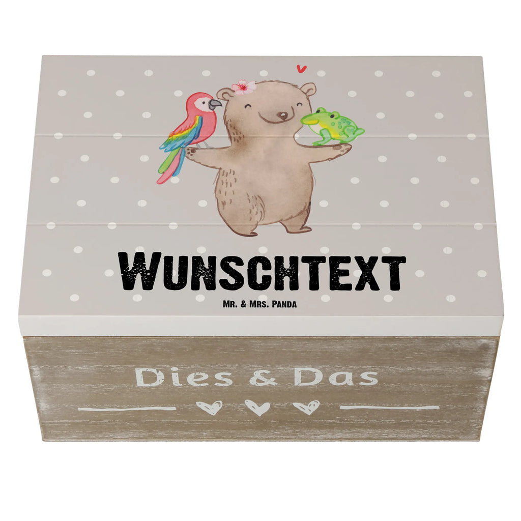 Personalisierte Holzkiste Tierwirtin mit Herz Holzkiste mit Namen, Kiste mit Namen, Schatzkiste mit Namen, Truhe mit Namen, Schatulle mit Namen, Erinnerungsbox mit Namen, Erinnerungskiste, mit Namen, Dekokiste mit Namen, Aufbewahrungsbox mit Namen, Holzkiste Personalisiert, Kiste Personalisiert, Schatzkiste Personalisiert, Truhe Personalisiert, Schatulle Personalisiert, Erinnerungsbox Personalisiert, Erinnerungskiste Personalisiert, Dekokiste Personalisiert, Aufbewahrungsbox Personalisiert, Geschenkbox personalisiert, GEschenkdose personalisiert, Beruf, Ausbildung, Jubiläum, Abschied, Rente, Kollege, Kollegin, Geschenk, Schenken, Arbeitskollege, Mitarbeiter, Firma, Danke, Dankeschön, Landwirtin, Bäuerin, Tierwirtin, Agronomin, Farmerin, Bauernhof