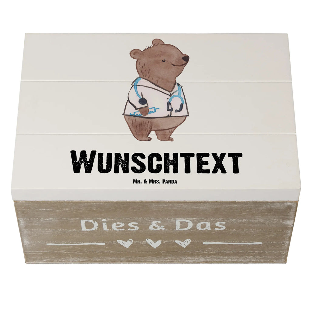 Personalisierte Holzkiste Arzt Herz Holzkiste mit Namen, Kiste mit Namen, Schatzkiste mit Namen, Truhe mit Namen, Schatulle mit Namen, Erinnerungsbox mit Namen, Erinnerungskiste, mit Namen, Dekokiste mit Namen, Aufbewahrungsbox mit Namen, Holzkiste Personalisiert, Kiste Personalisiert, Schatzkiste Personalisiert, Truhe Personalisiert, Schatulle Personalisiert, Erinnerungsbox Personalisiert, Erinnerungskiste Personalisiert, Dekokiste Personalisiert, Aufbewahrungsbox Personalisiert, Geschenkbox personalisiert, GEschenkdose personalisiert, Beruf, Ausbildung, Jubiläum, Abschied, Rente, Kollege, Kollegin, Geschenk, Schenken, Arbeitskollege, Mitarbeiter, Firma, Danke, Dankeschön, Arzt, Hausarzt, Mediziner, Doktor, Medizinstudium, Doktortitel, Arztpraxis