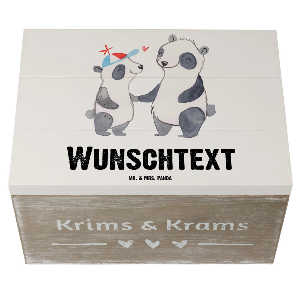 Personalisierte Holzkiste Panda Bester Cousin der Welt Holzkiste mit Namen, Kiste mit Namen, Schatzkiste mit Namen, Truhe mit Namen, Schatulle mit Namen, Erinnerungsbox mit Namen, Erinnerungskiste, mit Namen, Dekokiste mit Namen, Aufbewahrungsbox mit Namen, Holzkiste Personalisiert, Kiste Personalisiert, Schatzkiste Personalisiert, Truhe Personalisiert, Schatulle Personalisiert, Erinnerungsbox Personalisiert, Erinnerungskiste Personalisiert, Dekokiste Personalisiert, Aufbewahrungsbox Personalisiert, Geschenkbox personalisiert, GEschenkdose personalisiert, für, Dankeschön, Geschenk, Schenken, Geburtstag, Geburtstagsgeschenk, Geschenkidee, Danke, Bedanken, Mitbringsel, Freude machen, Geschenktipp, Cousin, Kousin, Vetter, Sohn von Onkel, Sohn von Tante, Familie, Verwandtschaft, Cousine