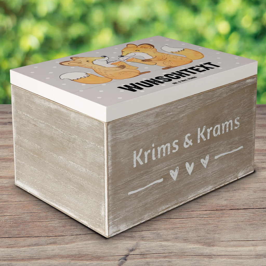 Personalisierte Holzkiste Fuchs Bester Vetter der Welt Holzkiste mit Namen, Kiste mit Namen, Schatzkiste mit Namen, Truhe mit Namen, Schatulle mit Namen, Erinnerungsbox mit Namen, Erinnerungskiste, mit Namen, Dekokiste mit Namen, Aufbewahrungsbox mit Namen, Holzkiste Personalisiert, Kiste Personalisiert, Schatzkiste Personalisiert, Truhe Personalisiert, Schatulle Personalisiert, Erinnerungsbox Personalisiert, Erinnerungskiste Personalisiert, Dekokiste Personalisiert, Aufbewahrungsbox Personalisiert, Geschenkbox personalisiert, GEschenkdose personalisiert, für, Dankeschön, Geschenk, Schenken, Geburtstag, Geburtstagsgeschenk, Geschenkidee, Danke, Bedanken, Mitbringsel, Freude machen, Geschenktipp, Vetter, Cousin, Kousin, Sohn von Onkel, Sohn von Tante, Familie, Verwandtschaft, Cousine