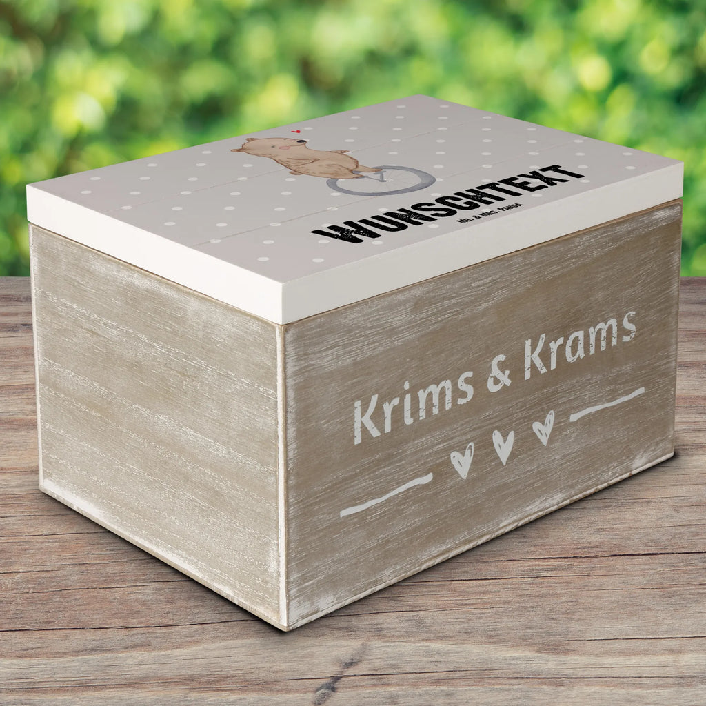 Personalisierte Holzkiste Bär Einrad fahren Holzkiste mit Namen, Kiste mit Namen, Schatzkiste mit Namen, Truhe mit Namen, Schatulle mit Namen, Erinnerungsbox mit Namen, Erinnerungskiste, mit Namen, Dekokiste mit Namen, Aufbewahrungsbox mit Namen, Holzkiste Personalisiert, Kiste Personalisiert, Schatzkiste Personalisiert, Truhe Personalisiert, Schatulle Personalisiert, Erinnerungsbox Personalisiert, Erinnerungskiste Personalisiert, Dekokiste Personalisiert, Aufbewahrungsbox Personalisiert, Geschenkbox personalisiert, GEschenkdose personalisiert, Geschenk, Sport, Sportart, Hobby, Schenken, Danke, Dankeschön, Auszeichnung, Gewinn, Sportler, Einrad fahren