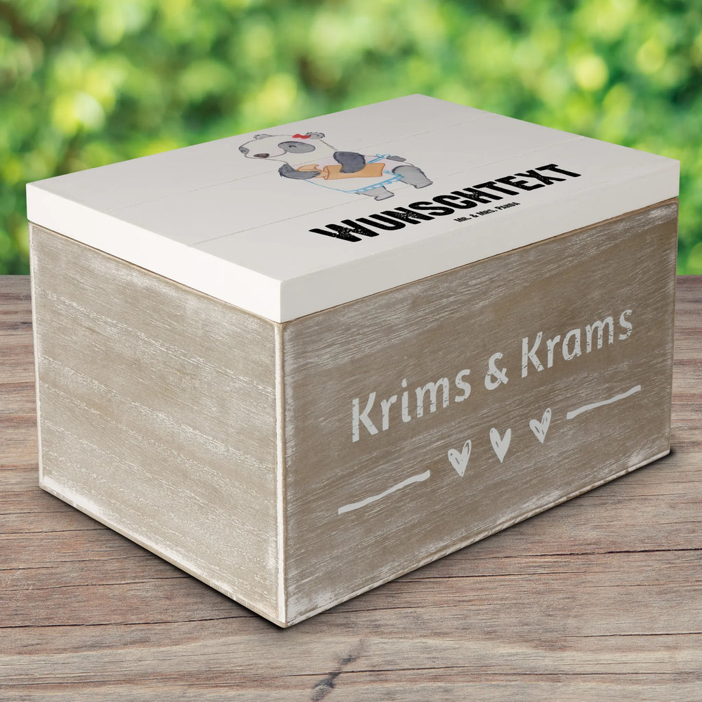 Personalisierte Holzkiste Bäckereifachverkäuferin mit Herz Holzkiste mit Namen, Kiste mit Namen, Schatzkiste mit Namen, Truhe mit Namen, Schatulle mit Namen, Erinnerungsbox mit Namen, Erinnerungskiste, mit Namen, Dekokiste mit Namen, Aufbewahrungsbox mit Namen, Holzkiste Personalisiert, Kiste Personalisiert, Schatzkiste Personalisiert, Truhe Personalisiert, Schatulle Personalisiert, Erinnerungsbox Personalisiert, Erinnerungskiste Personalisiert, Dekokiste Personalisiert, Aufbewahrungsbox Personalisiert, Geschenkbox personalisiert, GEschenkdose personalisiert, Beruf, Ausbildung, Jubiläum, Abschied, Rente, Kollege, Kollegin, Geschenk, Schenken, Arbeitskollege, Mitarbeiter, Firma, Danke, Dankeschön, Bäckereifachverkäuferin, Backwarenverkäuferin, Bäckerei, Backstube, Bäckerladen, Brotmanufaktur