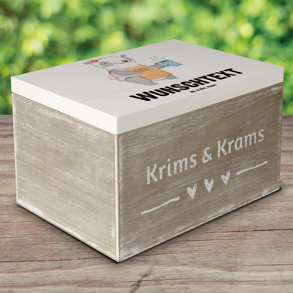 Personalisierte Holzkiste Barista Herz Holzkiste mit Namen, Kiste mit Namen, Schatzkiste mit Namen, Truhe mit Namen, Schatulle mit Namen, Erinnerungsbox mit Namen, Erinnerungskiste, mit Namen, Dekokiste mit Namen, Aufbewahrungsbox mit Namen, Holzkiste Personalisiert, Kiste Personalisiert, Schatzkiste Personalisiert, Truhe Personalisiert, Schatulle Personalisiert, Erinnerungsbox Personalisiert, Erinnerungskiste Personalisiert, Dekokiste Personalisiert, Aufbewahrungsbox Personalisiert, Geschenkbox personalisiert, GEschenkdose personalisiert, Beruf, Ausbildung, Jubiläum, Abschied, Rente, Kollege, Kollegin, Geschenk, Schenken, Arbeitskollege, Mitarbeiter, Firma, Danke, Dankeschön, Barista, Eröffnung Cafe, Kaffee