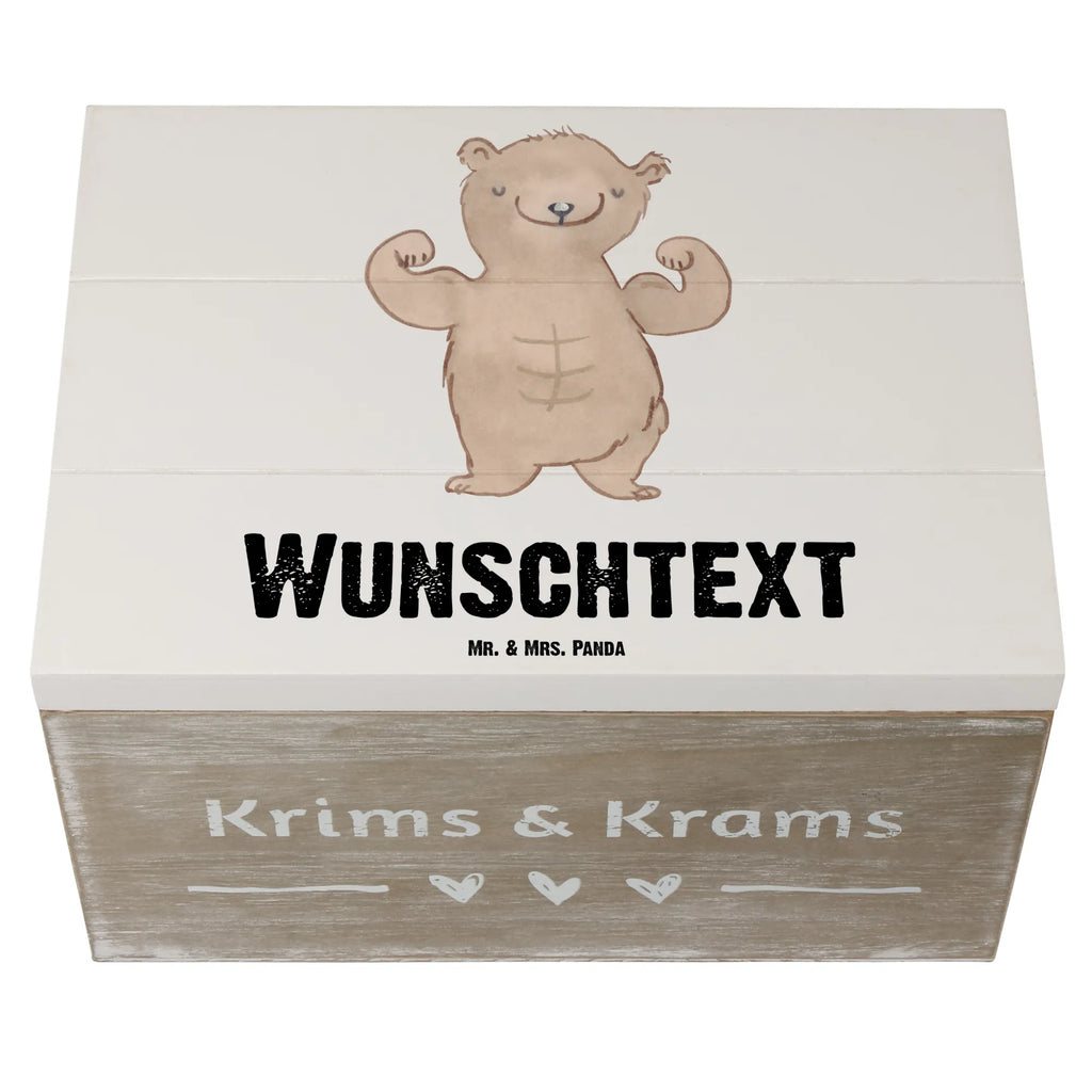 Personalisierte Holzkiste Bär Bodybuilding Holzkiste mit Namen, Kiste mit Namen, Schatzkiste mit Namen, Truhe mit Namen, Schatulle mit Namen, Erinnerungsbox mit Namen, Erinnerungskiste, mit Namen, Dekokiste mit Namen, Aufbewahrungsbox mit Namen, Holzkiste Personalisiert, Kiste Personalisiert, Schatzkiste Personalisiert, Truhe Personalisiert, Schatulle Personalisiert, Erinnerungsbox Personalisiert, Erinnerungskiste Personalisiert, Dekokiste Personalisiert, Aufbewahrungsbox Personalisiert, Geschenkbox personalisiert, GEschenkdose personalisiert, Geschenk, Sport, Sportart, Hobby, Schenken, Danke, Dankeschön, Auszeichnung, Gewinn, Sportler, Bodybuilding, Muskelmasse, Körpergestaltung, Leistungssport