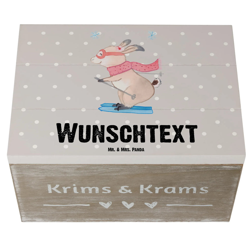 Personalisierte Holzkiste Hase Skifahren Holzkiste mit Namen, Kiste mit Namen, Schatzkiste mit Namen, Truhe mit Namen, Schatulle mit Namen, Erinnerungsbox mit Namen, Erinnerungskiste, mit Namen, Dekokiste mit Namen, Aufbewahrungsbox mit Namen, Holzkiste Personalisiert, Kiste Personalisiert, Schatzkiste Personalisiert, Truhe Personalisiert, Schatulle Personalisiert, Erinnerungsbox Personalisiert, Erinnerungskiste Personalisiert, Dekokiste Personalisiert, Aufbewahrungsbox Personalisiert, Geschenkbox personalisiert, GEschenkdose personalisiert, Geschenk, Sport, Sportart, Hobby, Schenken, Danke, Dankeschön, Auszeichnung, Gewinn, Sportler, Ski fahren, Skifahren, Skisport, Skiwettbewerb, Skirennen