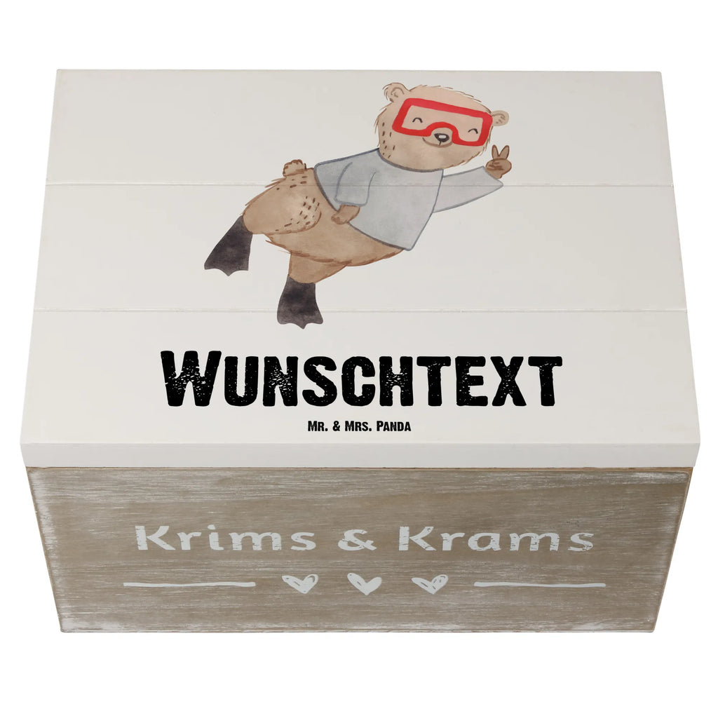 Personalisierte Holzkiste Bär Tauchen Holzkiste mit Namen, Kiste mit Namen, Schatzkiste mit Namen, Truhe mit Namen, Schatulle mit Namen, Erinnerungsbox mit Namen, Erinnerungskiste, mit Namen, Dekokiste mit Namen, Aufbewahrungsbox mit Namen, Holzkiste Personalisiert, Kiste Personalisiert, Schatzkiste Personalisiert, Truhe Personalisiert, Schatulle Personalisiert, Erinnerungsbox Personalisiert, Erinnerungskiste Personalisiert, Dekokiste Personalisiert, Aufbewahrungsbox Personalisiert, Geschenkbox personalisiert, GEschenkdose personalisiert, Geschenk, Sport, Sportart, Hobby, Schenken, Danke, Dankeschön, Auszeichnung, Gewinn, Sportler, Tauchen, schnorcheln, Tauchgang, Tauchschule, Diving, Dive