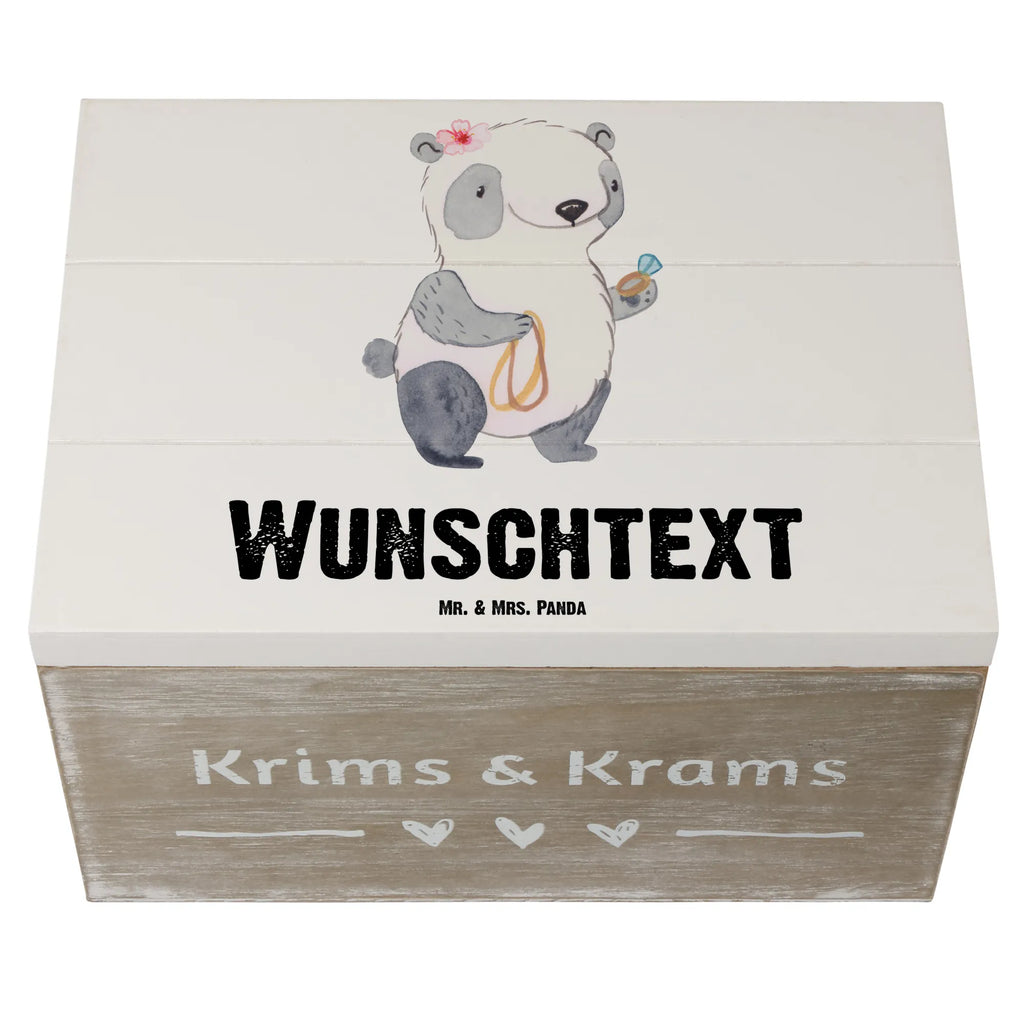 Personalisierte Holzkiste Juwelierin Herz Holzkiste mit Namen, Kiste mit Namen, Schatzkiste mit Namen, Truhe mit Namen, Schatulle mit Namen, Erinnerungsbox mit Namen, Erinnerungskiste, mit Namen, Dekokiste mit Namen, Aufbewahrungsbox mit Namen, Holzkiste Personalisiert, Kiste Personalisiert, Schatzkiste Personalisiert, Truhe Personalisiert, Schatulle Personalisiert, Erinnerungsbox Personalisiert, Erinnerungskiste Personalisiert, Dekokiste Personalisiert, Aufbewahrungsbox Personalisiert, Geschenkbox personalisiert, GEschenkdose personalisiert, Beruf, Ausbildung, Jubiläum, Abschied, Rente, Kollege, Kollegin, Geschenk, Schenken, Arbeitskollege, Mitarbeiter, Firma, Danke, Dankeschön, Juwelierin, Goldschmiedin, Schmuckwarenhändlerin, Schmuckgeschäft, Eröffnung