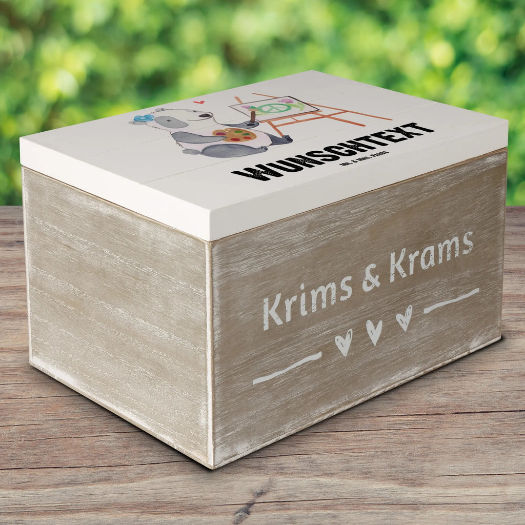 Personalisierte Holzkiste Künstlerin Herz Holzkiste mit Namen, Kiste mit Namen, Schatzkiste mit Namen, Truhe mit Namen, Schatulle mit Namen, Erinnerungsbox mit Namen, Erinnerungskiste, mit Namen, Dekokiste mit Namen, Aufbewahrungsbox mit Namen, Holzkiste Personalisiert, Kiste Personalisiert, Schatzkiste Personalisiert, Truhe Personalisiert, Schatulle Personalisiert, Erinnerungsbox Personalisiert, Erinnerungskiste Personalisiert, Dekokiste Personalisiert, Aufbewahrungsbox Personalisiert, Geschenkbox personalisiert, GEschenkdose personalisiert, Beruf, Ausbildung, Jubiläum, Abschied, Rente, Kollege, Kollegin, Geschenk, Schenken, Arbeitskollege, Mitarbeiter, Firma, Danke, Dankeschön, Künstlerin, Malerin, Kunstmalerin, Galerie Eröffnung, Kunstschule