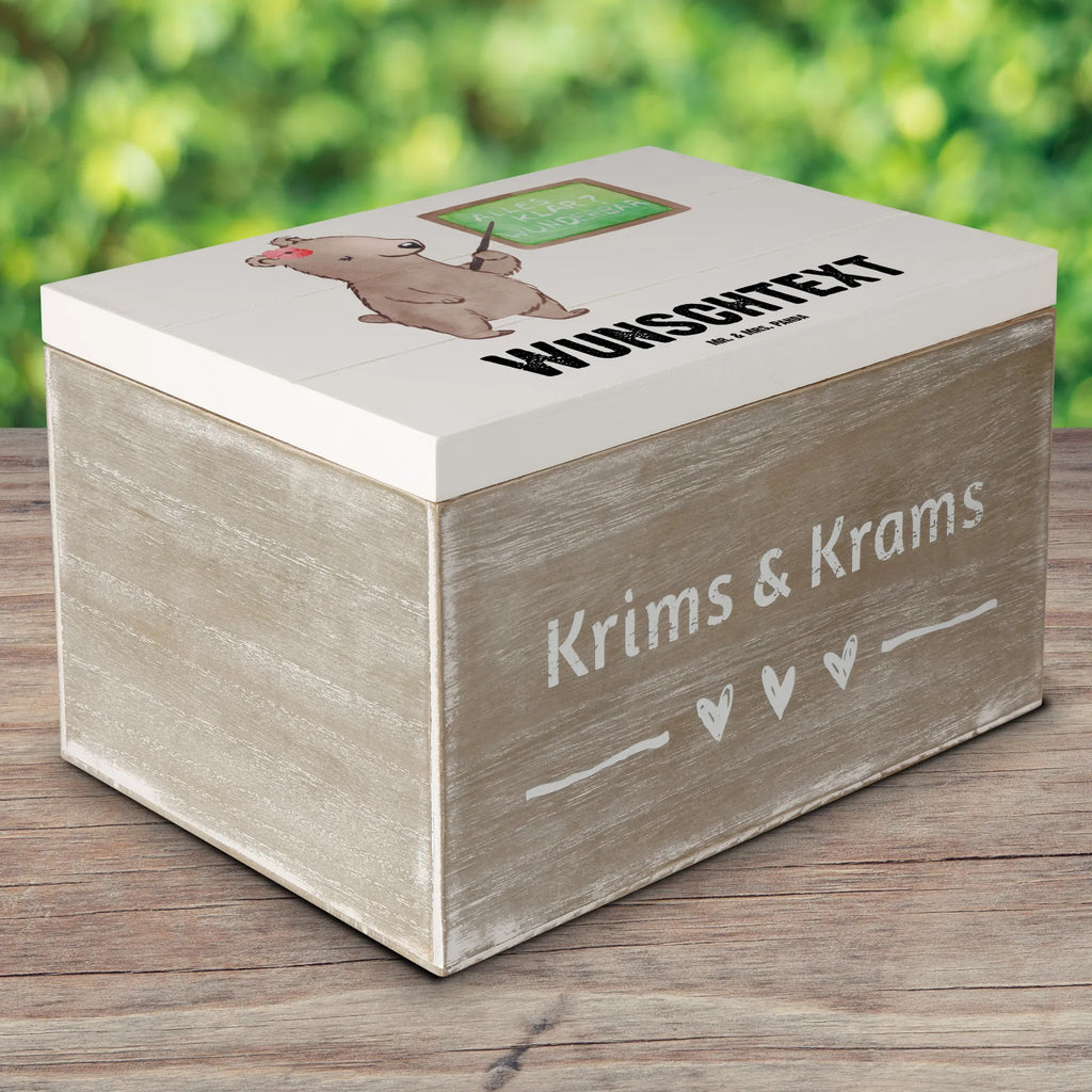 Personalisierte Holzkiste Sachkundelehrerin Herz Holzkiste mit Namen, Kiste mit Namen, Schatzkiste mit Namen, Truhe mit Namen, Schatulle mit Namen, Erinnerungsbox mit Namen, Erinnerungskiste, mit Namen, Dekokiste mit Namen, Aufbewahrungsbox mit Namen, Holzkiste Personalisiert, Kiste Personalisiert, Schatzkiste Personalisiert, Truhe Personalisiert, Schatulle Personalisiert, Erinnerungsbox Personalisiert, Erinnerungskiste Personalisiert, Dekokiste Personalisiert, Aufbewahrungsbox Personalisiert, Geschenkbox personalisiert, GEschenkdose personalisiert, Beruf, Ausbildung, Jubiläum, Abschied, Rente, Kollege, Kollegin, Geschenk, Schenken, Arbeitskollege, Mitarbeiter, Firma, Danke, Dankeschön, Sachkundelehrerin, Sachkundeunterricht, Schule, Grundschule