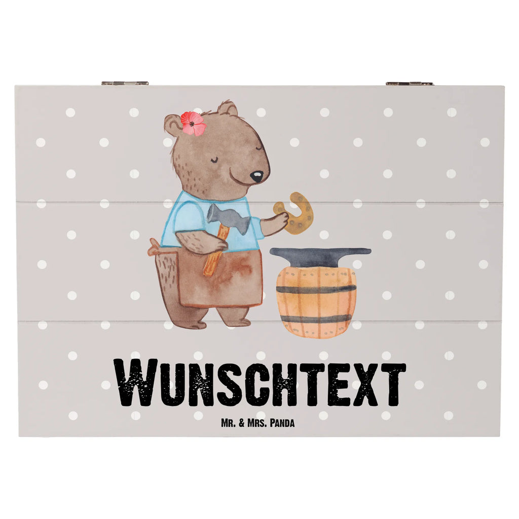 Personalisierte Holzkiste Schmiedin Herz Holzkiste mit Namen, Kiste mit Namen, Schatzkiste mit Namen, Truhe mit Namen, Schatulle mit Namen, Erinnerungsbox mit Namen, Erinnerungskiste, mit Namen, Dekokiste mit Namen, Aufbewahrungsbox mit Namen, Holzkiste Personalisiert, Kiste Personalisiert, Schatzkiste Personalisiert, Truhe Personalisiert, Schatulle Personalisiert, Erinnerungsbox Personalisiert, Erinnerungskiste Personalisiert, Dekokiste Personalisiert, Aufbewahrungsbox Personalisiert, Geschenkbox personalisiert, GEschenkdose personalisiert, Beruf, Ausbildung, Jubiläum, Abschied, Rente, Kollege, Kollegin, Geschenk, Schenken, Arbeitskollege, Mitarbeiter, Firma, Danke, Dankeschön