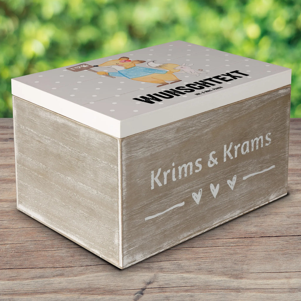 Personalisierte Holzkiste Tierschützerin Herz Holzkiste mit Namen, Kiste mit Namen, Schatzkiste mit Namen, Truhe mit Namen, Schatulle mit Namen, Erinnerungsbox mit Namen, Erinnerungskiste, mit Namen, Dekokiste mit Namen, Aufbewahrungsbox mit Namen, Holzkiste Personalisiert, Kiste Personalisiert, Schatzkiste Personalisiert, Truhe Personalisiert, Schatulle Personalisiert, Erinnerungsbox Personalisiert, Erinnerungskiste Personalisiert, Dekokiste Personalisiert, Aufbewahrungsbox Personalisiert, Geschenkbox personalisiert, GEschenkdose personalisiert, Beruf, Ausbildung, Jubiläum, Abschied, Rente, Kollege, Kollegin, Geschenk, Schenken, Arbeitskollege, Mitarbeiter, Firma, Danke, Dankeschön