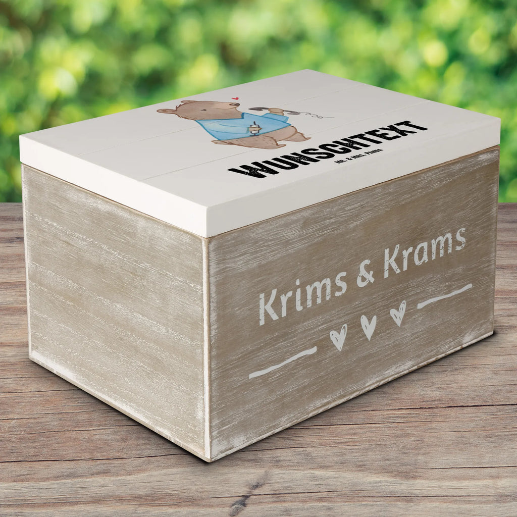 Personalisierte Holzkiste Arzthelfer Herz Holzkiste mit Namen, Kiste mit Namen, Schatzkiste mit Namen, Truhe mit Namen, Schatulle mit Namen, Erinnerungsbox mit Namen, Erinnerungskiste, mit Namen, Dekokiste mit Namen, Aufbewahrungsbox mit Namen, Holzkiste Personalisiert, Kiste Personalisiert, Schatzkiste Personalisiert, Truhe Personalisiert, Schatulle Personalisiert, Erinnerungsbox Personalisiert, Erinnerungskiste Personalisiert, Dekokiste Personalisiert, Aufbewahrungsbox Personalisiert, Geschenkbox personalisiert, GEschenkdose personalisiert, Beruf, Ausbildung, Jubiläum, Abschied, Rente, Kollege, Kollegin, Geschenk, Schenken, Arbeitskollege, Mitarbeiter, Firma, Danke, Dankeschön, Arzthelfer, Medizinischer Fachangestellter