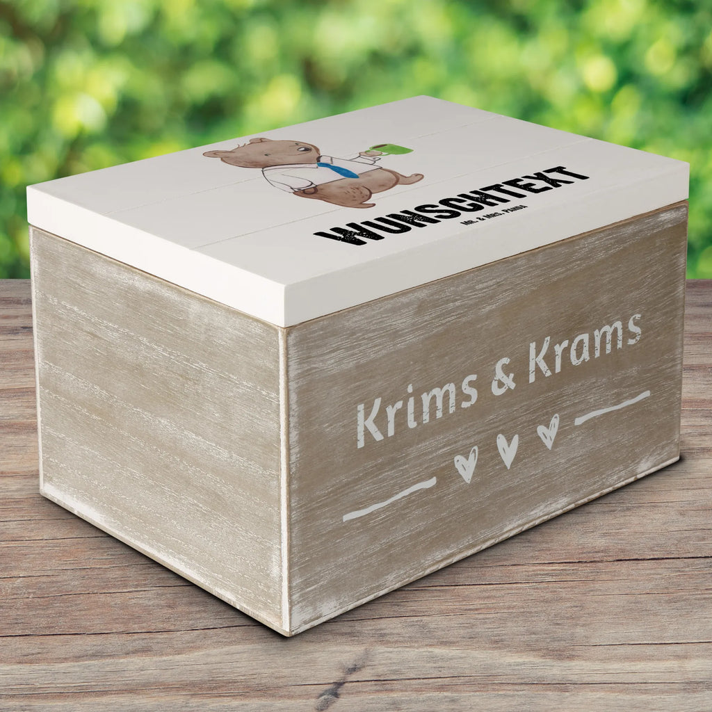 Personalisierte Holzkiste Beamter Herz Holzkiste mit Namen, Kiste mit Namen, Schatzkiste mit Namen, Truhe mit Namen, Schatulle mit Namen, Erinnerungsbox mit Namen, Erinnerungskiste, mit Namen, Dekokiste mit Namen, Aufbewahrungsbox mit Namen, Holzkiste Personalisiert, Kiste Personalisiert, Schatzkiste Personalisiert, Truhe Personalisiert, Schatulle Personalisiert, Erinnerungsbox Personalisiert, Erinnerungskiste Personalisiert, Dekokiste Personalisiert, Aufbewahrungsbox Personalisiert, Geschenkbox personalisiert, GEschenkdose personalisiert, Beruf, Ausbildung, Jubiläum, Abschied, Rente, Kollege, Kollegin, Geschenk, Schenken, Arbeitskollege, Mitarbeiter, Firma, Danke, Dankeschön, Beamter, Verbeamtung, Beamtentum, öffentlicher Dienst, Studium, Amt