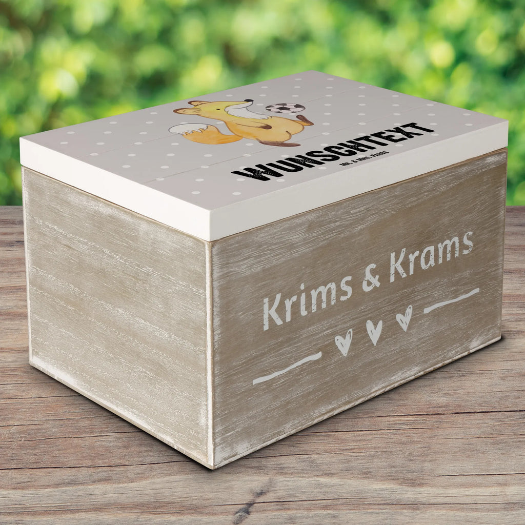 Personalisierte Holzkiste Fußballer Herz Holzkiste mit Namen, Kiste mit Namen, Schatzkiste mit Namen, Truhe mit Namen, Schatulle mit Namen, Erinnerungsbox mit Namen, Erinnerungskiste, mit Namen, Dekokiste mit Namen, Aufbewahrungsbox mit Namen, Holzkiste Personalisiert, Kiste Personalisiert, Schatzkiste Personalisiert, Truhe Personalisiert, Schatulle Personalisiert, Erinnerungsbox Personalisiert, Erinnerungskiste Personalisiert, Dekokiste Personalisiert, Aufbewahrungsbox Personalisiert, Geschenkbox personalisiert, GEschenkdose personalisiert, Beruf, Ausbildung, Jubiläum, Abschied, Rente, Kollege, Kollegin, Geschenk, Schenken, Arbeitskollege, Mitarbeiter, Firma, Danke, Dankeschön, Fußballer, Fußballspieler, Profi Fußballer, Fußballspiel, Glücksbringer