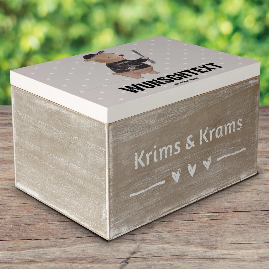 Personalisierte Holzkiste Personenschützer mit Herz Holzkiste mit Namen, Kiste mit Namen, Schatzkiste mit Namen, Truhe mit Namen, Schatulle mit Namen, Erinnerungsbox mit Namen, Erinnerungskiste, mit Namen, Dekokiste mit Namen, Aufbewahrungsbox mit Namen, Holzkiste Personalisiert, Kiste Personalisiert, Schatzkiste Personalisiert, Truhe Personalisiert, Schatulle Personalisiert, Erinnerungsbox Personalisiert, Erinnerungskiste Personalisiert, Dekokiste Personalisiert, Aufbewahrungsbox Personalisiert, Geschenkbox personalisiert, GEschenkdose personalisiert, Beruf, Ausbildung, Jubiläum, Abschied, Rente, Kollege, Kollegin, Geschenk, Schenken, Arbeitskollege, Mitarbeiter, Firma, Danke, Dankeschön, Bodyguard, Personenschützer