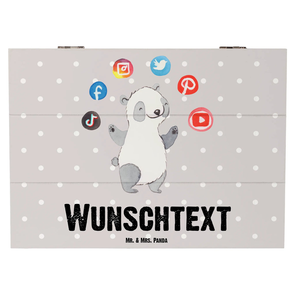 Personalisierte Holzkiste Social Media Manager Herz Holzkiste mit Namen, Kiste mit Namen, Schatzkiste mit Namen, Truhe mit Namen, Schatulle mit Namen, Erinnerungsbox mit Namen, Erinnerungskiste, mit Namen, Dekokiste mit Namen, Aufbewahrungsbox mit Namen, Holzkiste Personalisiert, Kiste Personalisiert, Schatzkiste Personalisiert, Truhe Personalisiert, Schatulle Personalisiert, Erinnerungsbox Personalisiert, Erinnerungskiste Personalisiert, Dekokiste Personalisiert, Aufbewahrungsbox Personalisiert, Geschenkbox personalisiert, GEschenkdose personalisiert, Beruf, Ausbildung, Jubiläum, Abschied, Rente, Kollege, Kollegin, Geschenk, Schenken, Arbeitskollege, Mitarbeiter, Firma, Danke, Dankeschön