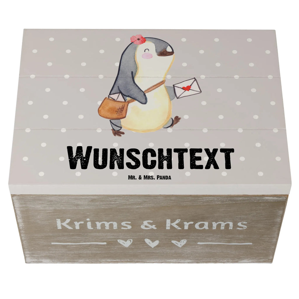 Personalisierte Holzkiste Postbotin Herz Holzkiste mit Namen, Kiste mit Namen, Schatzkiste mit Namen, Truhe mit Namen, Schatulle mit Namen, Erinnerungsbox mit Namen, Erinnerungskiste, mit Namen, Dekokiste mit Namen, Aufbewahrungsbox mit Namen, Holzkiste Personalisiert, Kiste Personalisiert, Schatzkiste Personalisiert, Truhe Personalisiert, Schatulle Personalisiert, Erinnerungsbox Personalisiert, Erinnerungskiste Personalisiert, Dekokiste Personalisiert, Aufbewahrungsbox Personalisiert, Geschenkbox personalisiert, GEschenkdose personalisiert, Beruf, Ausbildung, Jubiläum, Abschied, Rente, Kollege, Kollegin, Geschenk, Schenken, Arbeitskollege, Mitarbeiter, Firma, Danke, Dankeschön, Postbotin, Briefzustellerin, Briefträgerin, Postlerin