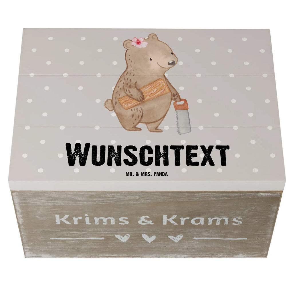 Personalisierte Holzkiste Tischlerin Herz Holzkiste mit Namen, Kiste mit Namen, Schatzkiste mit Namen, Truhe mit Namen, Schatulle mit Namen, Erinnerungsbox mit Namen, Erinnerungskiste, mit Namen, Dekokiste mit Namen, Aufbewahrungsbox mit Namen, Holzkiste Personalisiert, Kiste Personalisiert, Schatzkiste Personalisiert, Truhe Personalisiert, Schatulle Personalisiert, Erinnerungsbox Personalisiert, Erinnerungskiste Personalisiert, Dekokiste Personalisiert, Aufbewahrungsbox Personalisiert, Geschenkbox personalisiert, GEschenkdose personalisiert, Beruf, Ausbildung, Jubiläum, Abschied, Rente, Kollege, Kollegin, Geschenk, Schenken, Arbeitskollege, Mitarbeiter, Firma, Danke, Dankeschön