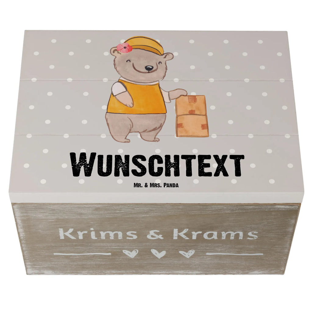 Personalisierte Holzkiste PR Managerin mit Herz Holzkiste mit Namen, Kiste mit Namen, Schatzkiste mit Namen, Truhe mit Namen, Schatulle mit Namen, Erinnerungsbox mit Namen, Erinnerungskiste, mit Namen, Dekokiste mit Namen, Aufbewahrungsbox mit Namen, Holzkiste Personalisiert, Kiste Personalisiert, Schatzkiste Personalisiert, Truhe Personalisiert, Schatulle Personalisiert, Erinnerungsbox Personalisiert, Erinnerungskiste Personalisiert, Dekokiste Personalisiert, Aufbewahrungsbox Personalisiert, Geschenkbox personalisiert, GEschenkdose personalisiert, Beruf, Ausbildung, Jubiläum, Abschied, Rente, Kollege, Kollegin, Geschenk, Schenken, Arbeitskollege, Mitarbeiter, Firma, Danke, Dankeschön, Paketzustellerin, Paketbotin, Zustellservice Pakete