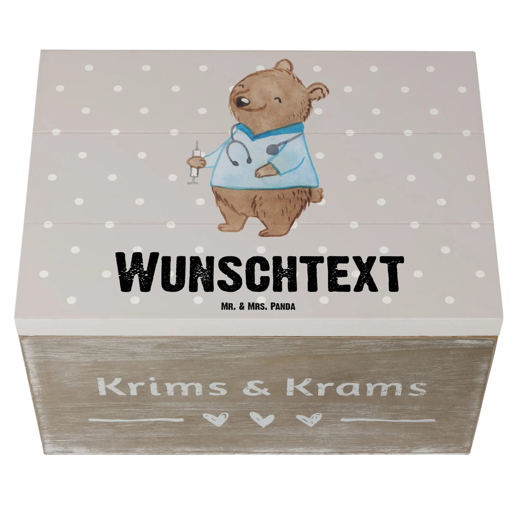 Personalisierte Holzkiste Anästhesist mit Herz Holzkiste mit Namen, Kiste mit Namen, Schatzkiste mit Namen, Truhe mit Namen, Schatulle mit Namen, Erinnerungsbox mit Namen, Erinnerungskiste, mit Namen, Dekokiste mit Namen, Aufbewahrungsbox mit Namen, Holzkiste Personalisiert, Kiste Personalisiert, Schatzkiste Personalisiert, Truhe Personalisiert, Schatulle Personalisiert, Erinnerungsbox Personalisiert, Erinnerungskiste Personalisiert, Dekokiste Personalisiert, Aufbewahrungsbox Personalisiert, Geschenkbox personalisiert, GEschenkdose personalisiert, Beruf, Ausbildung, Jubiläum, Abschied, Rente, Kollege, Kollegin, Geschenk, Schenken, Arbeitskollege, Mitarbeiter, Firma, Danke, Dankeschön, Anästhesist, Narkosearzt, Anästhesie, Krankenhaus, Studium