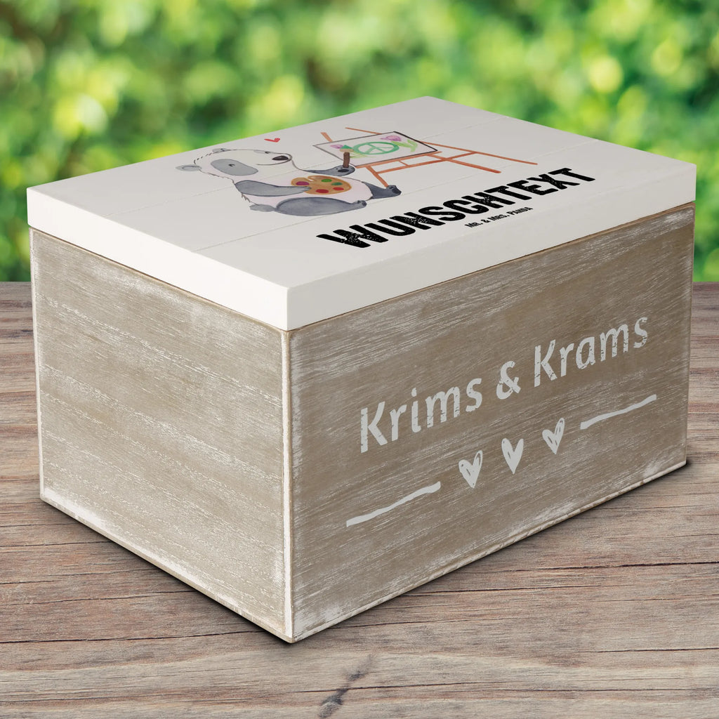 Personalisierte Holzkiste Künstler mit Herz Holzkiste mit Namen, Kiste mit Namen, Schatzkiste mit Namen, Truhe mit Namen, Schatulle mit Namen, Erinnerungsbox mit Namen, Erinnerungskiste, mit Namen, Dekokiste mit Namen, Aufbewahrungsbox mit Namen, Holzkiste Personalisiert, Kiste Personalisiert, Schatzkiste Personalisiert, Truhe Personalisiert, Schatulle Personalisiert, Erinnerungsbox Personalisiert, Erinnerungskiste Personalisiert, Dekokiste Personalisiert, Aufbewahrungsbox Personalisiert, Geschenkbox personalisiert, GEschenkdose personalisiert, Beruf, Ausbildung, Jubiläum, Abschied, Rente, Kollege, Kollegin, Geschenk, Schenken, Arbeitskollege, Mitarbeiter, Firma, Danke, Dankeschön, Künstler, Maler, Kunstmaler, Galerie Eröffnung, Kunstschule