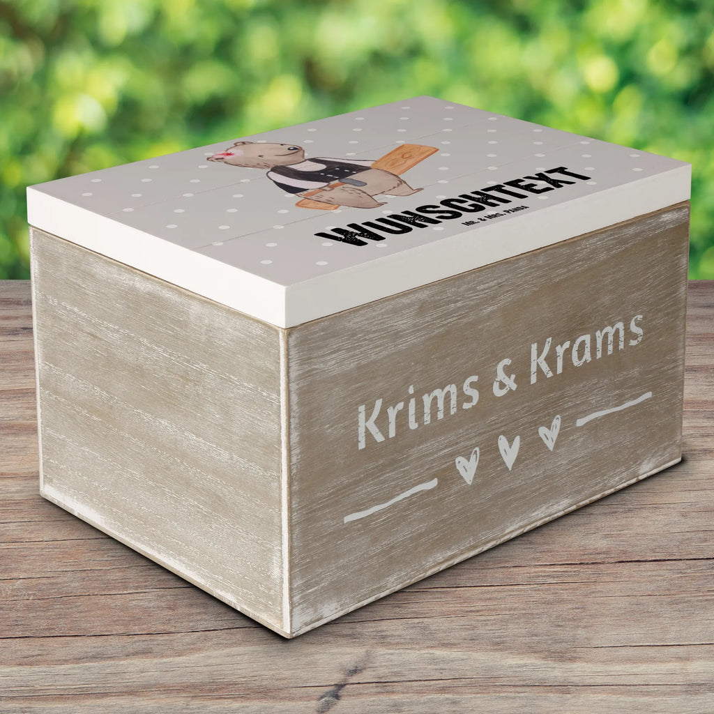 Personalisierte Holzkiste Zimmerfrau Herz Holzkiste mit Namen, Kiste mit Namen, Schatzkiste mit Namen, Truhe mit Namen, Schatulle mit Namen, Erinnerungsbox mit Namen, Erinnerungskiste, mit Namen, Dekokiste mit Namen, Aufbewahrungsbox mit Namen, Holzkiste Personalisiert, Kiste Personalisiert, Schatzkiste Personalisiert, Truhe Personalisiert, Schatulle Personalisiert, Erinnerungsbox Personalisiert, Erinnerungskiste Personalisiert, Dekokiste Personalisiert, Aufbewahrungsbox Personalisiert, Geschenkbox personalisiert, GEschenkdose personalisiert, Beruf, Ausbildung, Jubiläum, Abschied, Rente, Kollege, Kollegin, Geschenk, Schenken, Arbeitskollege, Mitarbeiter, Firma, Danke, Dankeschön