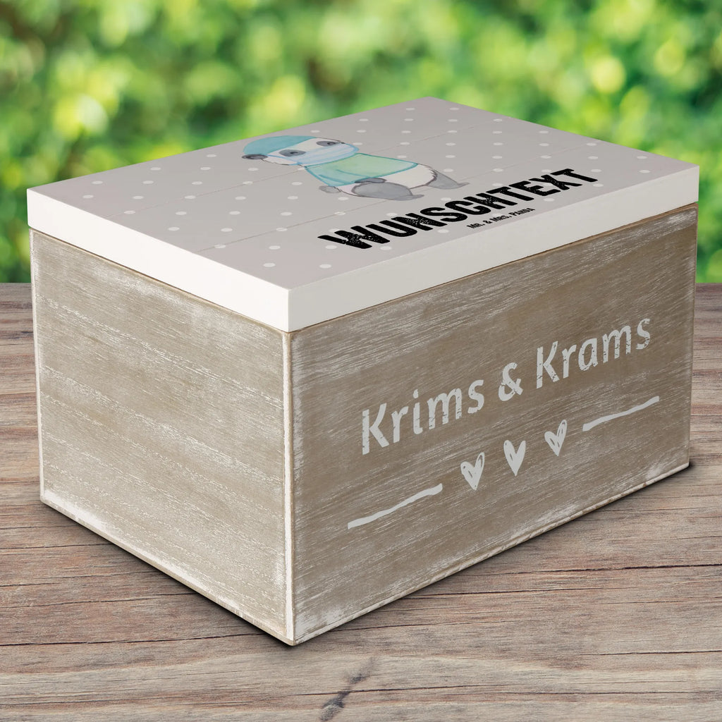 Personalisierte Holzkiste Chirurg mit Herz Holzkiste mit Namen, Kiste mit Namen, Schatzkiste mit Namen, Truhe mit Namen, Schatulle mit Namen, Erinnerungsbox mit Namen, Erinnerungskiste, mit Namen, Dekokiste mit Namen, Aufbewahrungsbox mit Namen, Holzkiste Personalisiert, Kiste Personalisiert, Schatzkiste Personalisiert, Truhe Personalisiert, Schatulle Personalisiert, Erinnerungsbox Personalisiert, Erinnerungskiste Personalisiert, Dekokiste Personalisiert, Aufbewahrungsbox Personalisiert, Geschenkbox personalisiert, GEschenkdose personalisiert, Beruf, Ausbildung, Jubiläum, Abschied, Rente, Kollege, Kollegin, Geschenk, Schenken, Arbeitskollege, Mitarbeiter, Firma, Danke, Dankeschön, Chirurg, Unfallchirurg, Notfallchirurg, Krankenhaus, Arzt, Mediziner