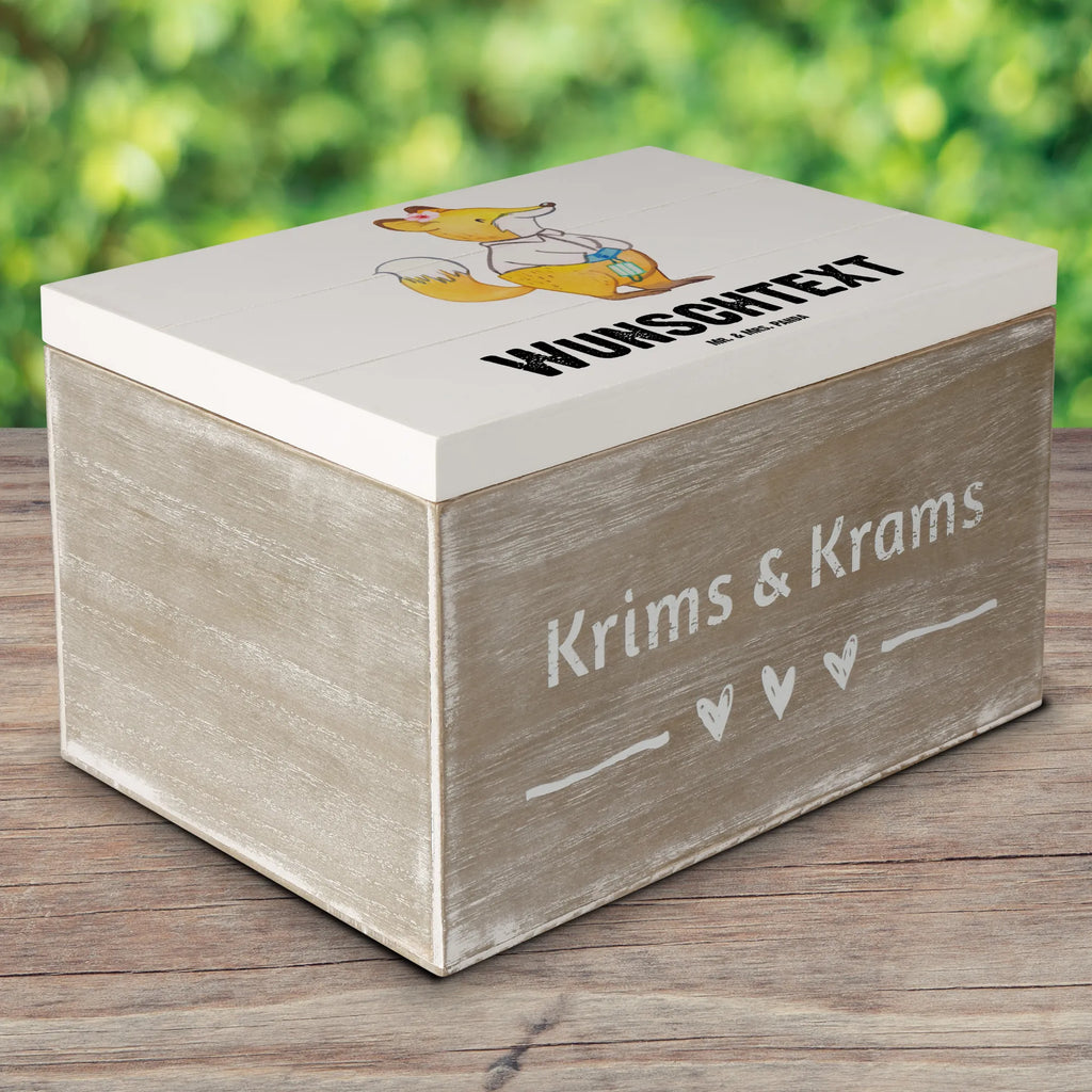 Personalisierte Holzkiste Gynäkologin Herz Holzkiste mit Namen, Kiste mit Namen, Schatzkiste mit Namen, Truhe mit Namen, Schatulle mit Namen, Erinnerungsbox mit Namen, Erinnerungskiste, mit Namen, Dekokiste mit Namen, Aufbewahrungsbox mit Namen, Holzkiste Personalisiert, Kiste Personalisiert, Schatzkiste Personalisiert, Truhe Personalisiert, Schatulle Personalisiert, Erinnerungsbox Personalisiert, Erinnerungskiste Personalisiert, Dekokiste Personalisiert, Aufbewahrungsbox Personalisiert, Geschenkbox personalisiert, GEschenkdose personalisiert, Beruf, Ausbildung, Jubiläum, Abschied, Rente, Kollege, Kollegin, Geschenk, Schenken, Arbeitskollege, Mitarbeiter, Firma, Danke, Dankeschön, Gynäkologin, Frauenärztin, Geschenk Frauenarzt nach Geburt, Geburtshilfe, Frauenarztpraxis