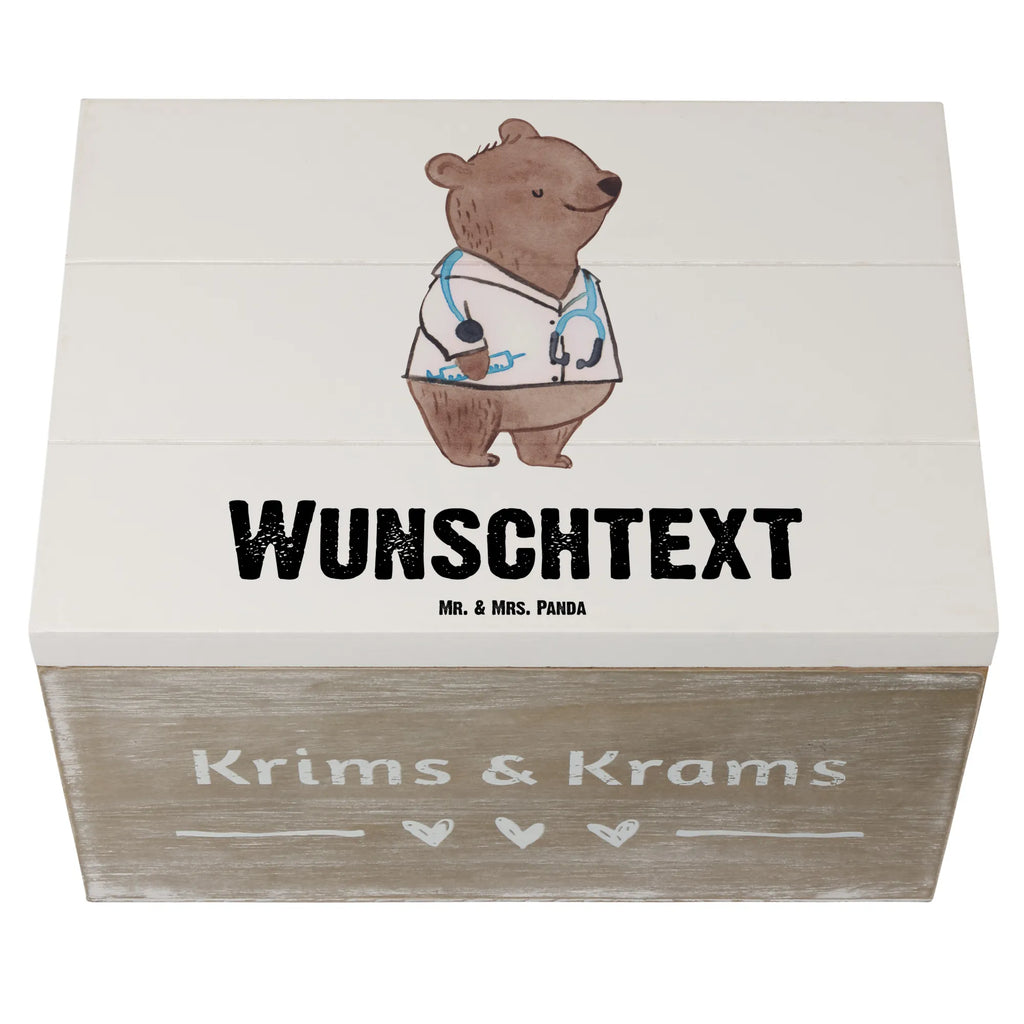 Personalisierte Holzkiste Arzt Herz Holzkiste mit Namen, Kiste mit Namen, Schatzkiste mit Namen, Truhe mit Namen, Schatulle mit Namen, Erinnerungsbox mit Namen, Erinnerungskiste, mit Namen, Dekokiste mit Namen, Aufbewahrungsbox mit Namen, Holzkiste Personalisiert, Kiste Personalisiert, Schatzkiste Personalisiert, Truhe Personalisiert, Schatulle Personalisiert, Erinnerungsbox Personalisiert, Erinnerungskiste Personalisiert, Dekokiste Personalisiert, Aufbewahrungsbox Personalisiert, Geschenkbox personalisiert, GEschenkdose personalisiert, Beruf, Ausbildung, Jubiläum, Abschied, Rente, Kollege, Kollegin, Geschenk, Schenken, Arbeitskollege, Mitarbeiter, Firma, Danke, Dankeschön, Arzt, Hausarzt, Mediziner, Doktor, Medizinstudium, Doktortitel, Arztpraxis