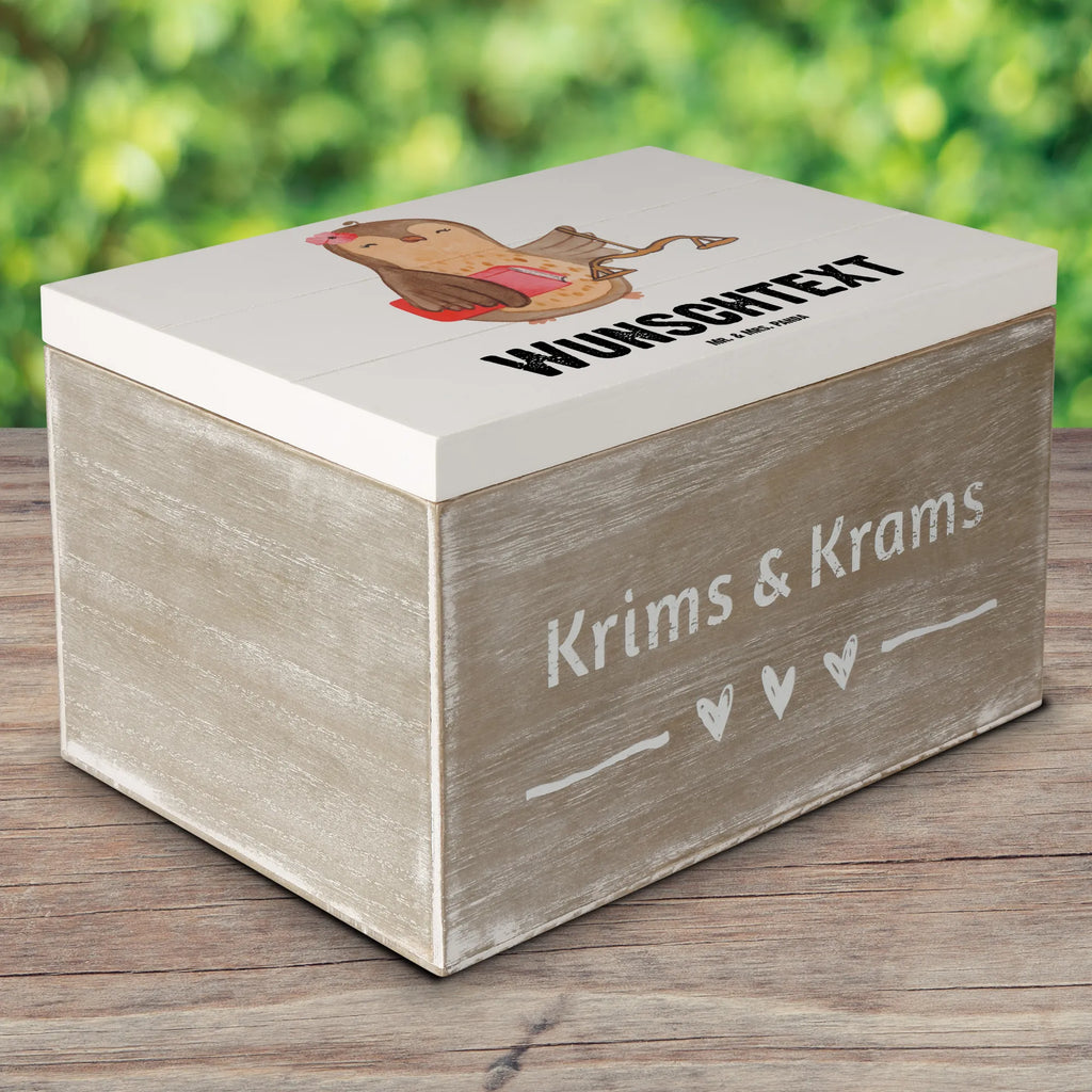 Personalisierte Holzkiste Juristin mit Herz Holzkiste mit Namen, Kiste mit Namen, Schatzkiste mit Namen, Truhe mit Namen, Schatulle mit Namen, Erinnerungsbox mit Namen, Erinnerungskiste, mit Namen, Dekokiste mit Namen, Aufbewahrungsbox mit Namen, Holzkiste Personalisiert, Kiste Personalisiert, Schatzkiste Personalisiert, Truhe Personalisiert, Schatulle Personalisiert, Erinnerungsbox Personalisiert, Erinnerungskiste Personalisiert, Dekokiste Personalisiert, Aufbewahrungsbox Personalisiert, Geschenkbox personalisiert, GEschenkdose personalisiert, Beruf, Ausbildung, Jubiläum, Abschied, Rente, Kollege, Kollegin, Geschenk, Schenken, Arbeitskollege, Mitarbeiter, Firma, Danke, Dankeschön, Juristin, Anwältin, Jura Studium, Master of laws, Staatsexamen, Jurastudent, Anwaltskanzlei