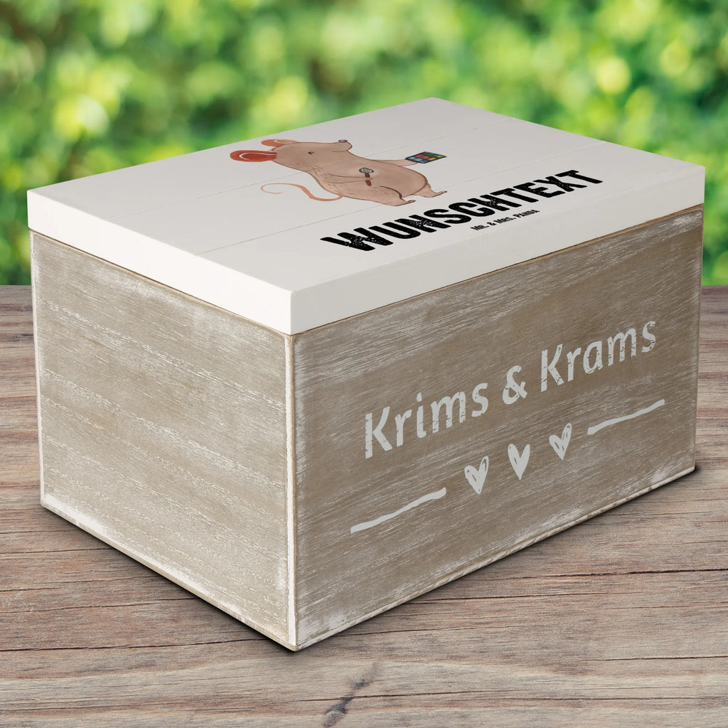 Personalisierte Holzkiste Maskenbildner Herz Holzkiste mit Namen, Kiste mit Namen, Schatzkiste mit Namen, Truhe mit Namen, Schatulle mit Namen, Erinnerungsbox mit Namen, Erinnerungskiste, mit Namen, Dekokiste mit Namen, Aufbewahrungsbox mit Namen, Holzkiste Personalisiert, Kiste Personalisiert, Schatzkiste Personalisiert, Truhe Personalisiert, Schatulle Personalisiert, Erinnerungsbox Personalisiert, Erinnerungskiste Personalisiert, Dekokiste Personalisiert, Aufbewahrungsbox Personalisiert, Geschenkbox personalisiert, GEschenkdose personalisiert, Beruf, Ausbildung, Jubiläum, Abschied, Rente, Kollege, Kollegin, Geschenk, Schenken, Arbeitskollege, Mitarbeiter, Firma, Danke, Dankeschön, Kosmetiker, Make Up Artist, Maskenbildner, Visagist, Beauty Salon, Kosmetikstudio, Eröffnung