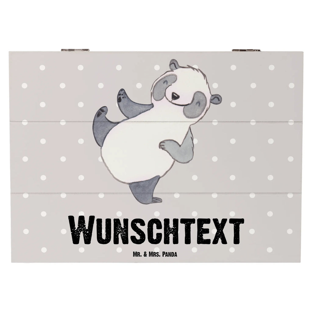 Personalisierte Holzkiste Panda Kampfkunst Holzkiste mit Namen, Kiste mit Namen, Schatzkiste mit Namen, Truhe mit Namen, Schatulle mit Namen, Erinnerungsbox mit Namen, Erinnerungskiste, mit Namen, Dekokiste mit Namen, Aufbewahrungsbox mit Namen, Holzkiste Personalisiert, Kiste Personalisiert, Schatzkiste Personalisiert, Truhe Personalisiert, Schatulle Personalisiert, Erinnerungsbox Personalisiert, Erinnerungskiste Personalisiert, Dekokiste Personalisiert, Aufbewahrungsbox Personalisiert, Geschenkbox personalisiert, GEschenkdose personalisiert, Geschenk, Sport, Sportart, Hobby, Schenken, Danke, Dankeschön, Auszeichnung, Gewinn, Sportler, Kampfkunst, Kampfsportarten, Selbstverteidigung