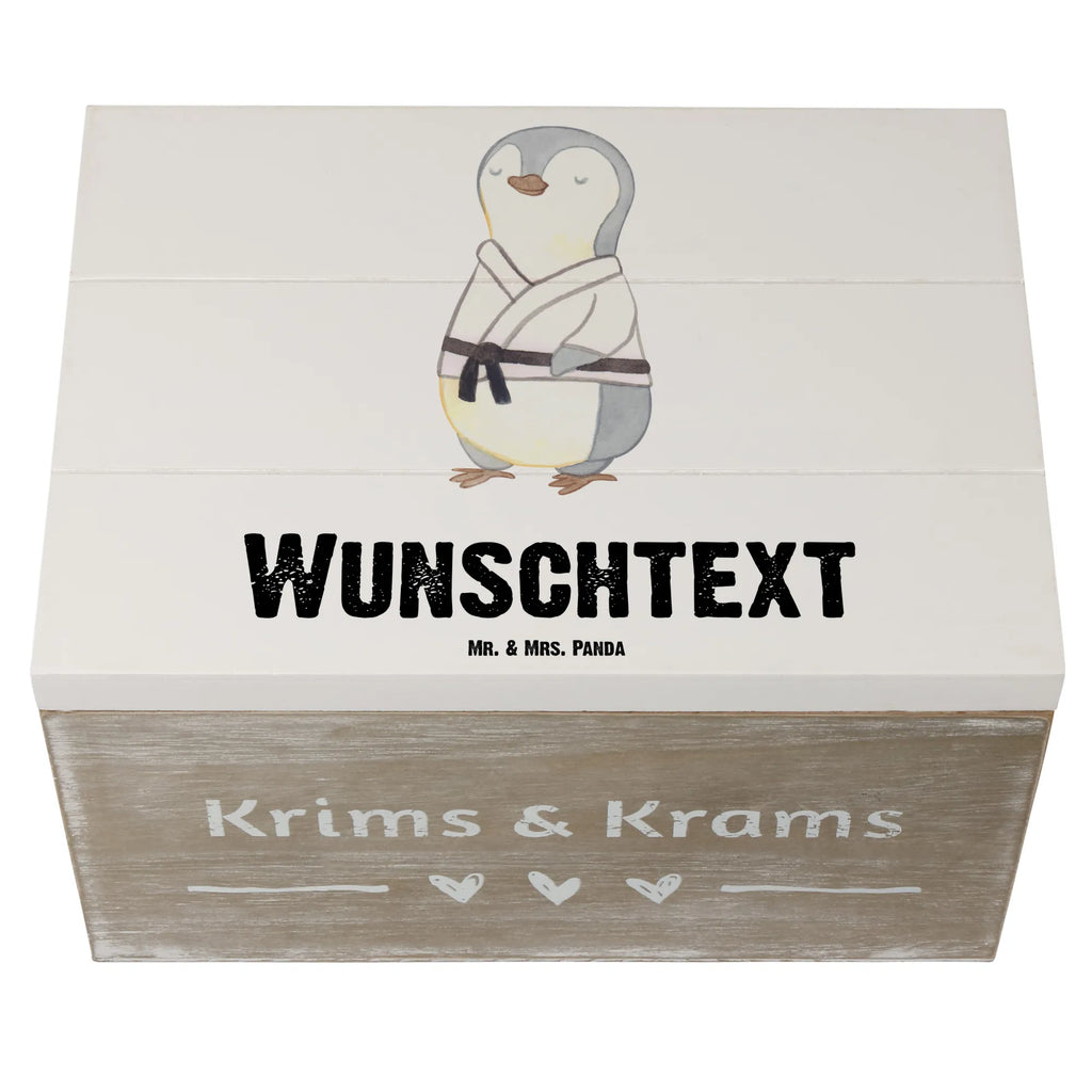 Personalisierte Holzkiste Pinguin Karate Holzkiste mit Namen, Kiste mit Namen, Schatzkiste mit Namen, Truhe mit Namen, Schatulle mit Namen, Erinnerungsbox mit Namen, Erinnerungskiste, mit Namen, Dekokiste mit Namen, Aufbewahrungsbox mit Namen, Holzkiste Personalisiert, Kiste Personalisiert, Schatzkiste Personalisiert, Truhe Personalisiert, Schatulle Personalisiert, Erinnerungsbox Personalisiert, Erinnerungskiste Personalisiert, Dekokiste Personalisiert, Aufbewahrungsbox Personalisiert, Geschenkbox personalisiert, GEschenkdose personalisiert, Geschenk, Sport, Sportart, Hobby, Schenken, Danke, Dankeschön, Auszeichnung, Gewinn, Sportler, Karate, Kampfsportart, Selbstverteidigung, Kampfkunst, Karate Verein