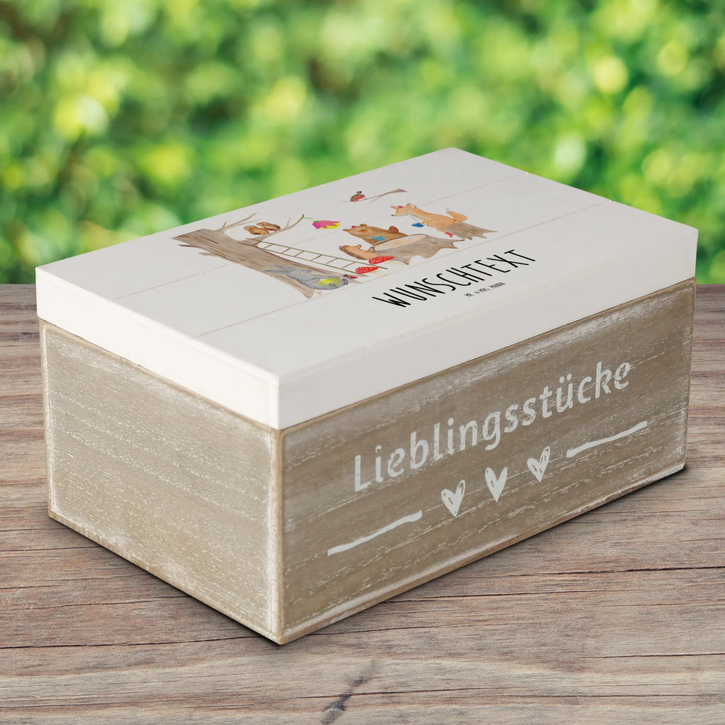 Personalisierte Holzkiste Waldtiere Picknick Holzkiste mit Namen, Kiste mit Namen, Schatzkiste mit Namen, Truhe mit Namen, Schatulle mit Namen, Erinnerungsbox mit Namen, Erinnerungskiste, mit Namen, Dekokiste mit Namen, Aufbewahrungsbox mit Namen, Holzkiste Personalisiert, Kiste Personalisiert, Schatzkiste Personalisiert, Truhe Personalisiert, Schatulle Personalisiert, Erinnerungsbox Personalisiert, Erinnerungskiste Personalisiert, Dekokiste Personalisiert, Aufbewahrungsbox Personalisiert, Geschenkbox personalisiert, GEschenkdose personalisiert, Tiermotive, Gute Laune, lustige Sprüche, Tiere, Waldtiere, Picknick, Wald, Fuchs, Hase, Igel, Maus, Eichhörnchen