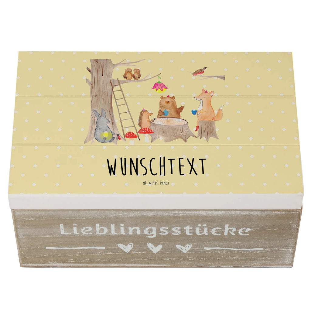 Personalisierte Holzkiste Waldtiere Picknick Holzkiste mit Namen, Kiste mit Namen, Schatzkiste mit Namen, Truhe mit Namen, Schatulle mit Namen, Erinnerungsbox mit Namen, Erinnerungskiste, mit Namen, Dekokiste mit Namen, Aufbewahrungsbox mit Namen, Holzkiste Personalisiert, Kiste Personalisiert, Schatzkiste Personalisiert, Truhe Personalisiert, Schatulle Personalisiert, Erinnerungsbox Personalisiert, Erinnerungskiste Personalisiert, Dekokiste Personalisiert, Aufbewahrungsbox Personalisiert, Geschenkbox personalisiert, GEschenkdose personalisiert, Tiermotive, Gute Laune, lustige Sprüche, Tiere, Waldtiere, Picknick, Wald, Fuchs, Hase, Igel, Maus, Eichhörnchen