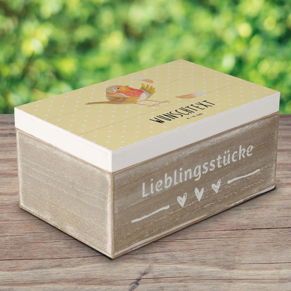 Personalisierte Holzkiste Rotkehlchen Federn Holzkiste mit Namen, Kiste mit Namen, Schatzkiste mit Namen, Truhe mit Namen, Schatulle mit Namen, Erinnerungsbox mit Namen, Erinnerungskiste, mit Namen, Dekokiste mit Namen, Aufbewahrungsbox mit Namen, Holzkiste Personalisiert, Kiste Personalisiert, Schatzkiste Personalisiert, Truhe Personalisiert, Schatulle Personalisiert, Erinnerungsbox Personalisiert, Erinnerungskiste Personalisiert, Dekokiste Personalisiert, Aufbewahrungsbox Personalisiert, Geschenkbox personalisiert, GEschenkdose personalisiert, Tiermotive, Gute Laune, lustige Sprüche, Tiere, What if i fall, Rotkehlchen, Spruch Motivation, Spruch Mut, Vogel, Motivation Sprüche, Motivationsbilder, fliegen