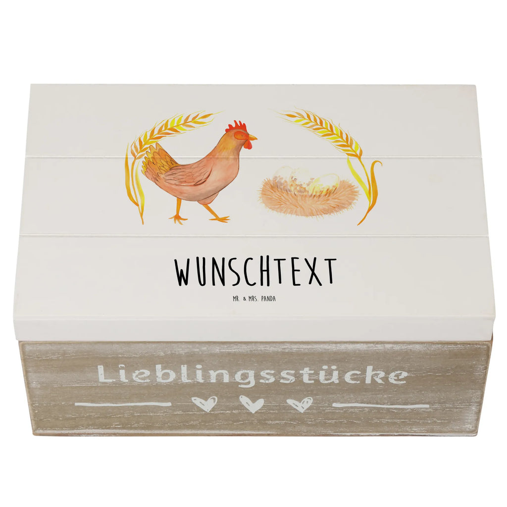 Personalisierte Holzkiste Huhn stolz Holzkiste mit Namen, Kiste mit Namen, Schatzkiste mit Namen, Truhe mit Namen, Schatulle mit Namen, Erinnerungsbox mit Namen, Erinnerungskiste, mit Namen, Dekokiste mit Namen, Aufbewahrungsbox mit Namen, Holzkiste Personalisiert, Kiste Personalisiert, Schatzkiste Personalisiert, Truhe Personalisiert, Schatulle Personalisiert, Erinnerungsbox Personalisiert, Erinnerungskiste Personalisiert, Dekokiste Personalisiert, Aufbewahrungsbox Personalisiert, Geschenkbox personalisiert, GEschenkdose personalisiert, Bauernhof, Hoftiere, Landwirt, Landwirtin, Hahn, Henne, Hühner, Eier, Hof, Landleben, Motivation, Geburt, Magie, Spruch, Schwangerschaft