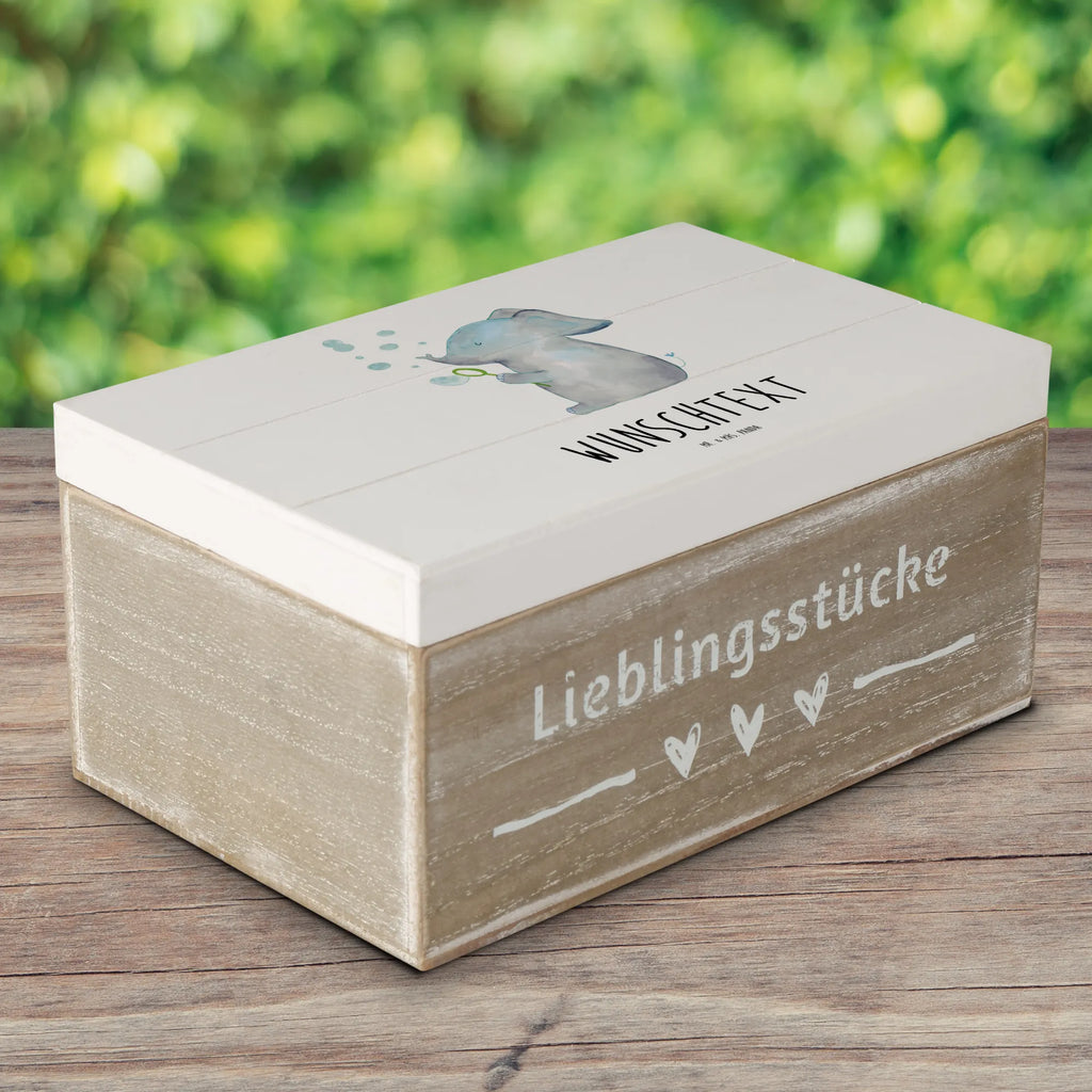 Personalisierte Holzkiste Elefant Seifenblasen Holzkiste mit Namen, Kiste mit Namen, Schatzkiste mit Namen, Truhe mit Namen, Schatulle mit Namen, Erinnerungsbox mit Namen, Erinnerungskiste, mit Namen, Dekokiste mit Namen, Aufbewahrungsbox mit Namen, Holzkiste Personalisiert, Kiste Personalisiert, Schatzkiste Personalisiert, Truhe Personalisiert, Schatulle Personalisiert, Erinnerungsbox Personalisiert, Erinnerungskiste Personalisiert, Dekokiste Personalisiert, Aufbewahrungsbox Personalisiert, Geschenkbox personalisiert, GEschenkdose personalisiert, Tiermotive, Gute Laune, lustige Sprüche, Tiere, Elefant, Elefanten, Dickhäuter, Rüsseltier, Seifenblasen, Liebe, Heimat, Gefühl. Daheim, Liebesbeweis, Liebesspruch