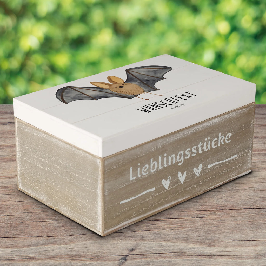 Personalisierte Holzkiste Fledermaus Flügel Holzkiste mit Namen, Kiste mit Namen, Schatzkiste mit Namen, Truhe mit Namen, Schatulle mit Namen, Erinnerungsbox mit Namen, Erinnerungskiste, mit Namen, Dekokiste mit Namen, Aufbewahrungsbox mit Namen, Holzkiste Personalisiert, Kiste Personalisiert, Schatzkiste Personalisiert, Truhe Personalisiert, Schatulle Personalisiert, Erinnerungsbox Personalisiert, Erinnerungskiste Personalisiert, Dekokiste Personalisiert, Aufbewahrungsbox Personalisiert, Geschenkbox personalisiert, GEschenkdose personalisiert, Tiermotive, Gute Laune, lustige Sprüche, Tiere