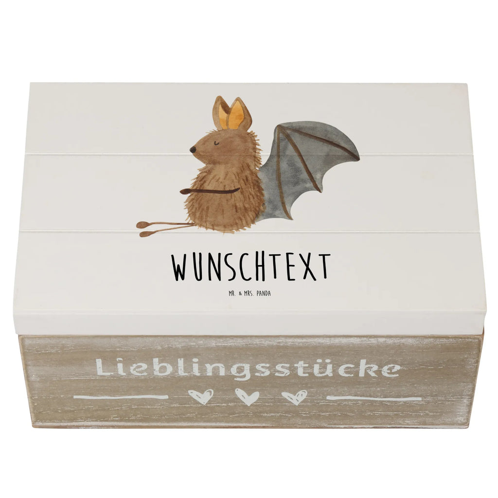 Personalisierte Holzkiste Fledermaus Sitzen Holzkiste mit Namen, Kiste mit Namen, Schatzkiste mit Namen, Truhe mit Namen, Schatulle mit Namen, Erinnerungsbox mit Namen, Erinnerungskiste, mit Namen, Dekokiste mit Namen, Aufbewahrungsbox mit Namen, Holzkiste Personalisiert, Kiste Personalisiert, Schatzkiste Personalisiert, Truhe Personalisiert, Schatulle Personalisiert, Erinnerungsbox Personalisiert, Erinnerungskiste Personalisiert, Dekokiste Personalisiert, Aufbewahrungsbox Personalisiert, Geschenkbox personalisiert, GEschenkdose personalisiert, Tiermotive, Gute Laune, lustige Sprüche, Tiere, Fledermaus, Fledermäuse, Motivation, entspannen