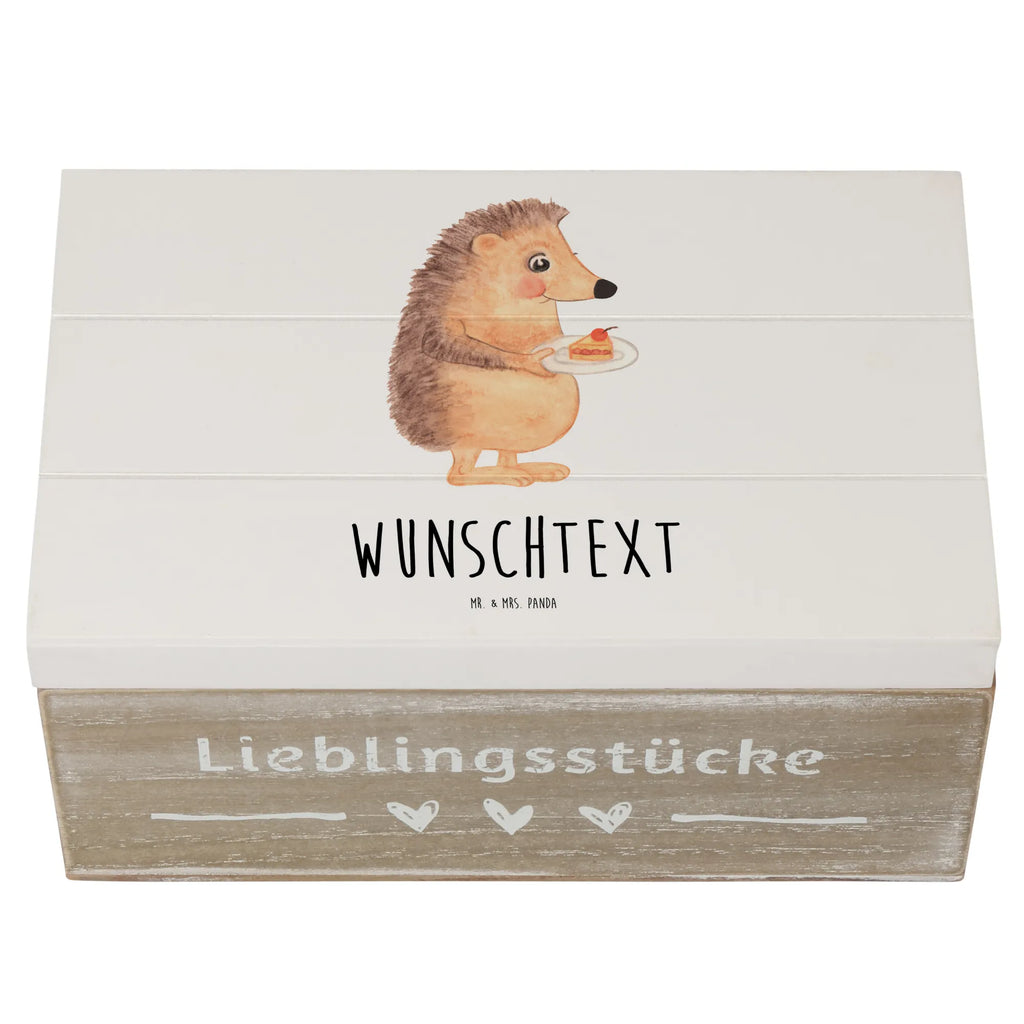 Personalisierte Holzkiste Igel Kuchenstück Holzkiste mit Namen, Kiste mit Namen, Schatzkiste mit Namen, Truhe mit Namen, Schatulle mit Namen, Erinnerungsbox mit Namen, Erinnerungskiste, mit Namen, Dekokiste mit Namen, Aufbewahrungsbox mit Namen, Holzkiste Personalisiert, Kiste Personalisiert, Schatzkiste Personalisiert, Truhe Personalisiert, Schatulle Personalisiert, Erinnerungsbox Personalisiert, Erinnerungskiste Personalisiert, Dekokiste Personalisiert, Aufbewahrungsbox Personalisiert, Geschenkbox personalisiert, GEschenkdose personalisiert, Tiermotive, Gute Laune, lustige Sprüche, Tiere, Igel, Essen Spruch, Kuchen, Backen Geschenk, Kuchen backen, Einladung Party, Geburtstagskuchen, Torte