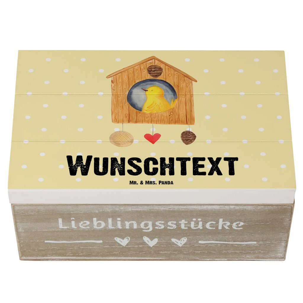 Personalisierte Holzkiste Vogel Haus Holzkiste mit Namen, Kiste mit Namen, Schatzkiste mit Namen, Truhe mit Namen, Schatulle mit Namen, Erinnerungsbox mit Namen, Erinnerungskiste, mit Namen, Dekokiste mit Namen, Aufbewahrungsbox mit Namen, Holzkiste Personalisiert, Kiste Personalisiert, Schatzkiste Personalisiert, Truhe Personalisiert, Schatulle Personalisiert, Erinnerungsbox Personalisiert, Erinnerungskiste Personalisiert, Dekokiste Personalisiert, Aufbewahrungsbox Personalisiert, Geschenkbox personalisiert, GEschenkdose personalisiert, Tiermotive, Gute Laune, lustige Sprüche, Tiere, Vogel, Vögel, Vogelhaus, Vogelhäuschen, Home sweet home, Zuhause, Nest, Eigenheim, Familie, Wohnung, Haus, unser Haus, Lieblingsort, Castle