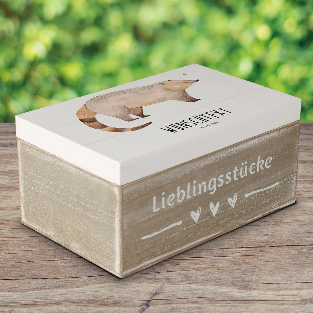 Personalisierte Holzkiste Nasenbär Holzkiste mit Namen, Kiste mit Namen, Schatzkiste mit Namen, Truhe mit Namen, Schatulle mit Namen, Erinnerungsbox mit Namen, Erinnerungskiste, mit Namen, Dekokiste mit Namen, Aufbewahrungsbox mit Namen, Holzkiste Personalisiert, Kiste Personalisiert, Schatzkiste Personalisiert, Truhe Personalisiert, Schatulle Personalisiert, Erinnerungsbox Personalisiert, Erinnerungskiste Personalisiert, Dekokiste Personalisiert, Aufbewahrungsbox Personalisiert, Geschenkbox personalisiert, GEschenkdose personalisiert, Tiermotive, Gute Laune, lustige Sprüche, Tiere, Nasenbär, Nasenbären, Rüsselbär, Bär