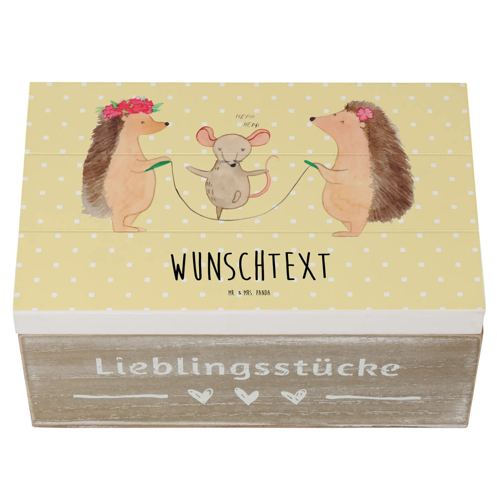 Personalisierte Holzkiste Igel Seilhüpfen Holzkiste mit Namen, Kiste mit Namen, Schatzkiste mit Namen, Truhe mit Namen, Schatulle mit Namen, Erinnerungsbox mit Namen, Erinnerungskiste, mit Namen, Dekokiste mit Namen, Aufbewahrungsbox mit Namen, Holzkiste Personalisiert, Kiste Personalisiert, Schatzkiste Personalisiert, Truhe Personalisiert, Schatulle Personalisiert, Erinnerungsbox Personalisiert, Erinnerungskiste Personalisiert, Dekokiste Personalisiert, Aufbewahrungsbox Personalisiert, Geschenkbox personalisiert, GEschenkdose personalisiert, Tiermotive, Gute Laune, lustige Sprüche, Tiere, Igel, Maus, Seilspringen, Seilhüpfen, Kinder, Kindergarten